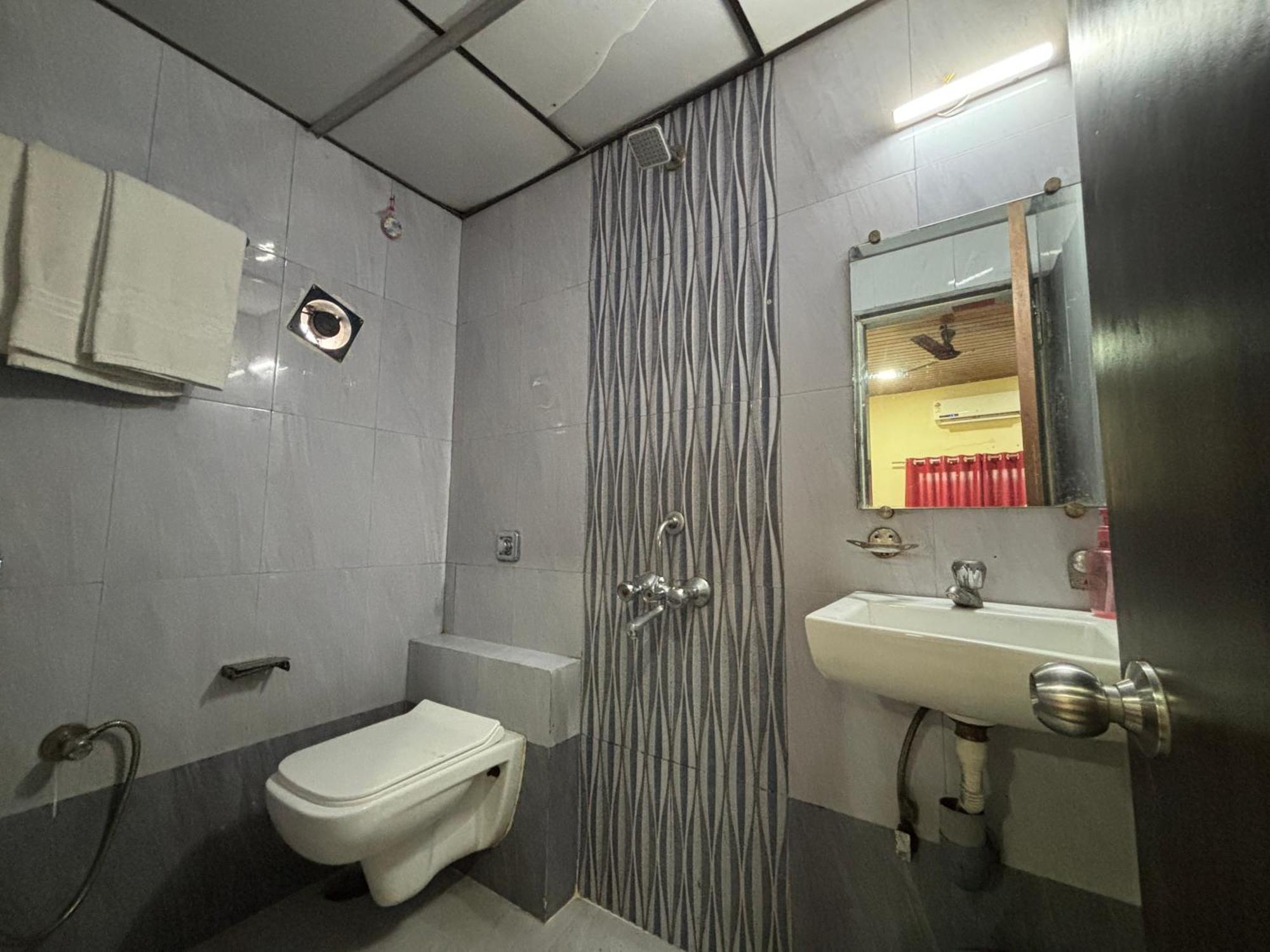 Hotel Kailash Park Near International Airport T2 Mumbai