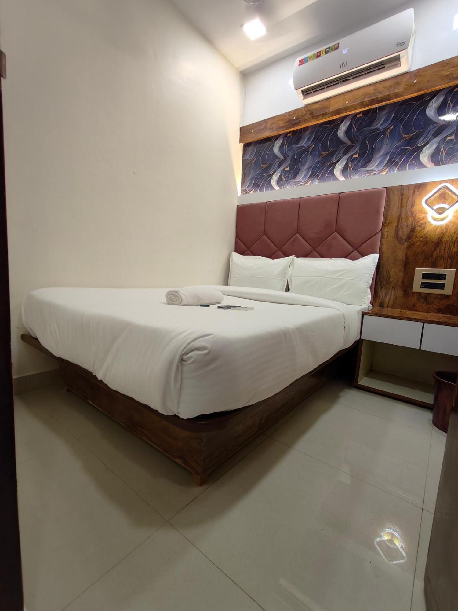 M R 3* Mumbai