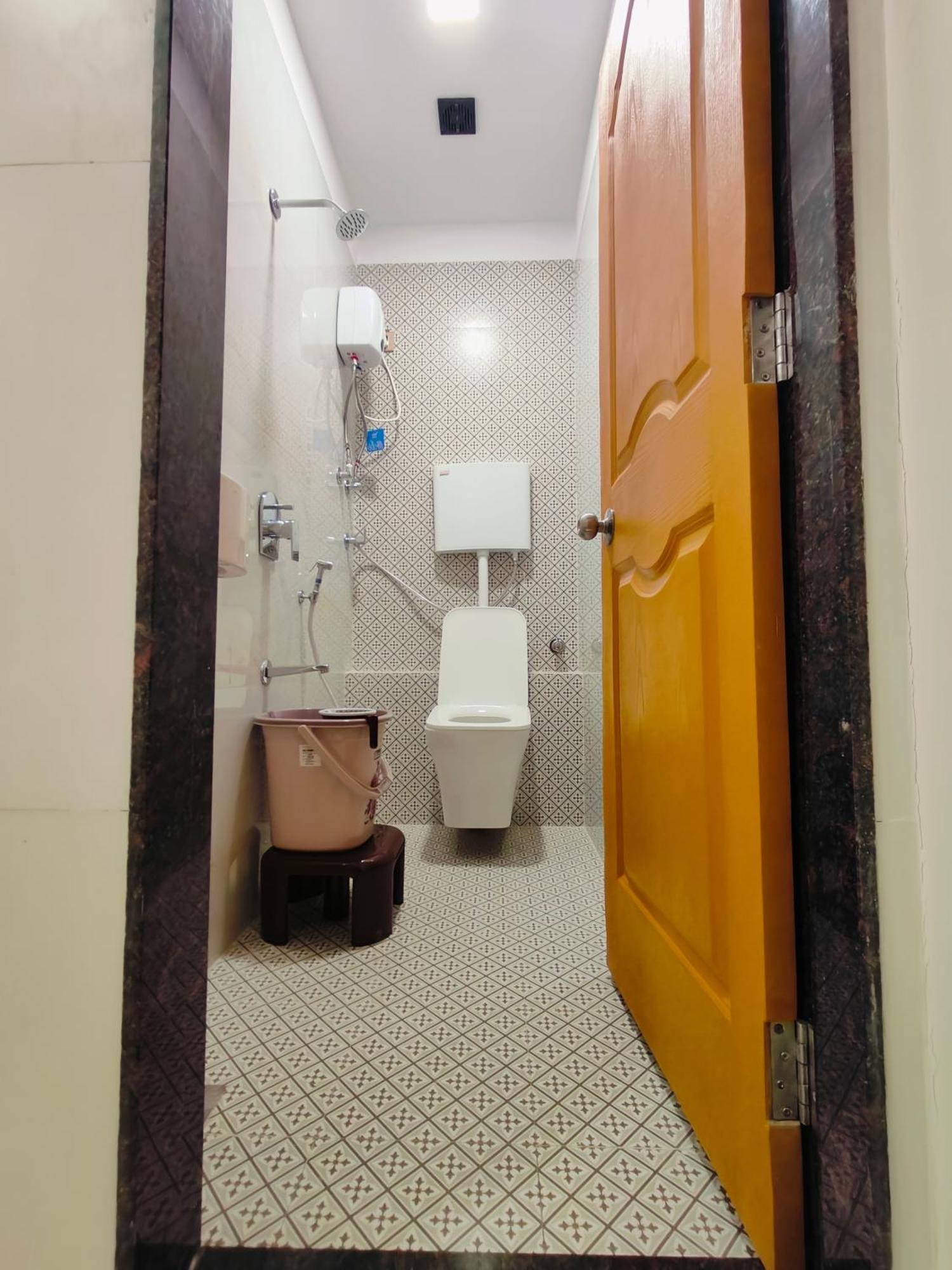 Hotel M R