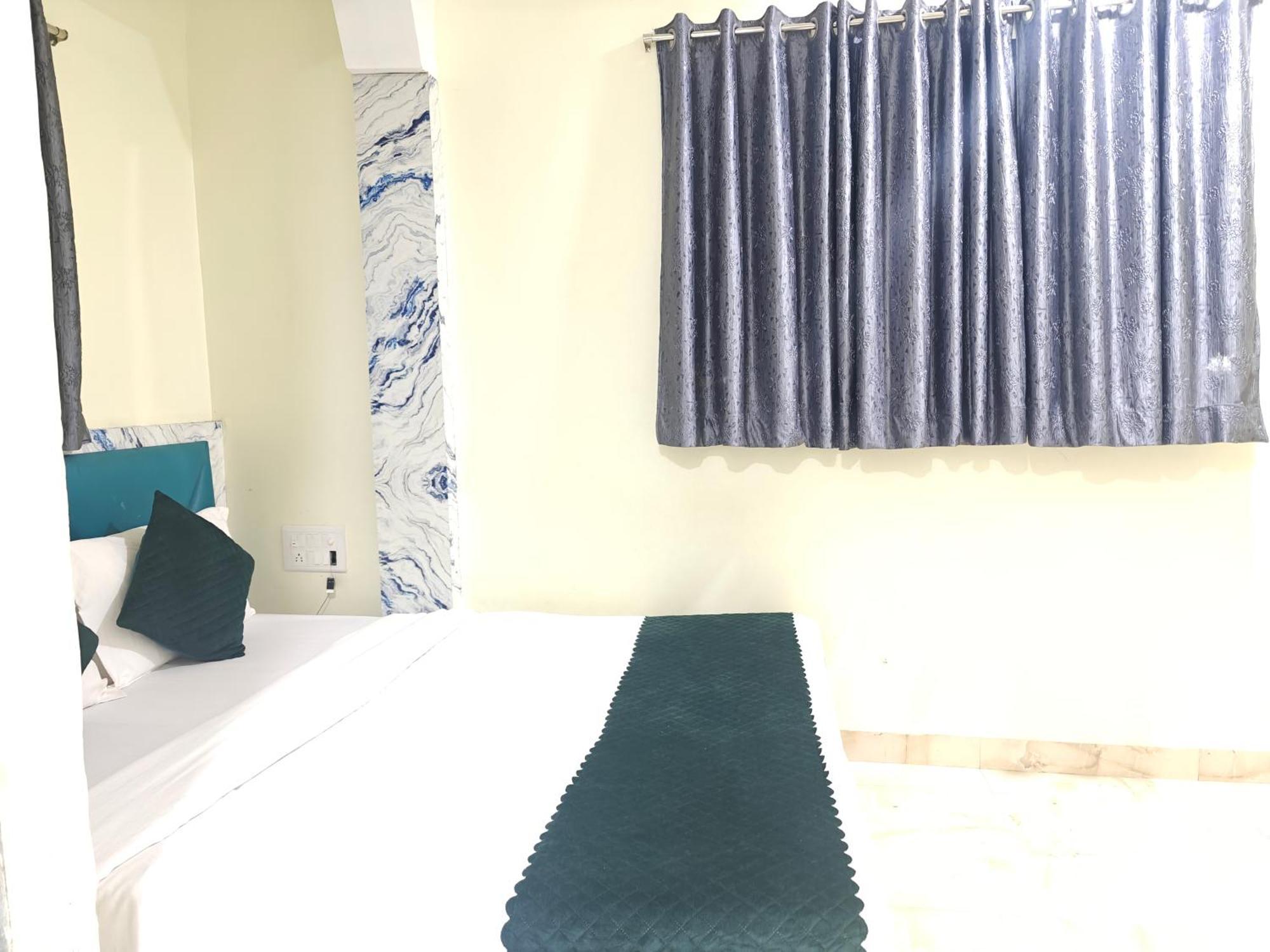 Glow Star Hotel