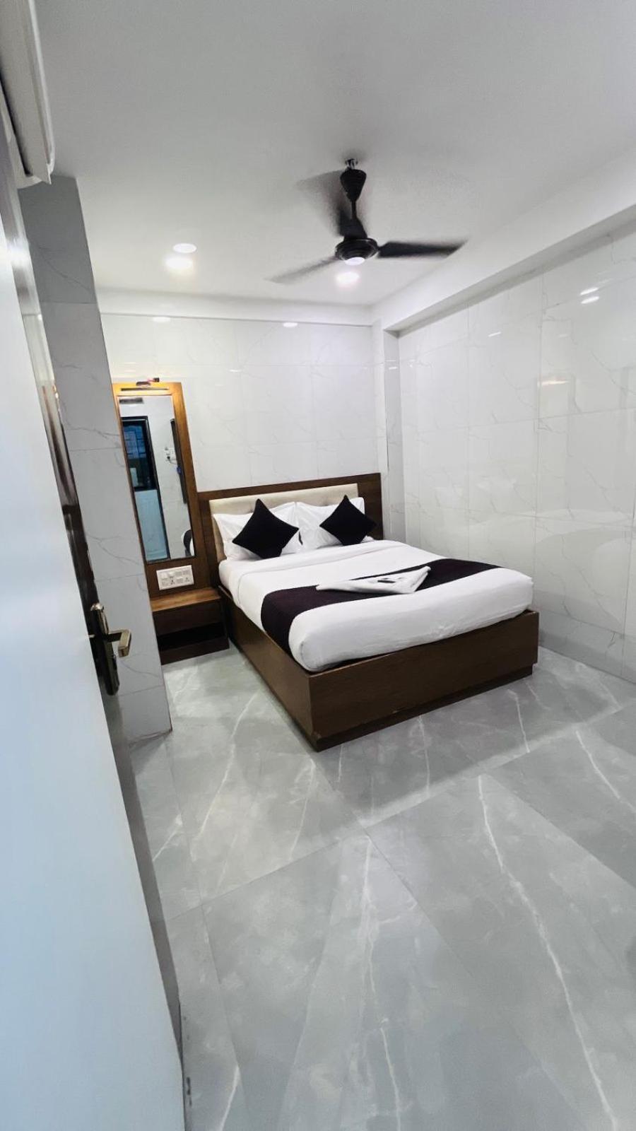 Benz 3* Mumbai