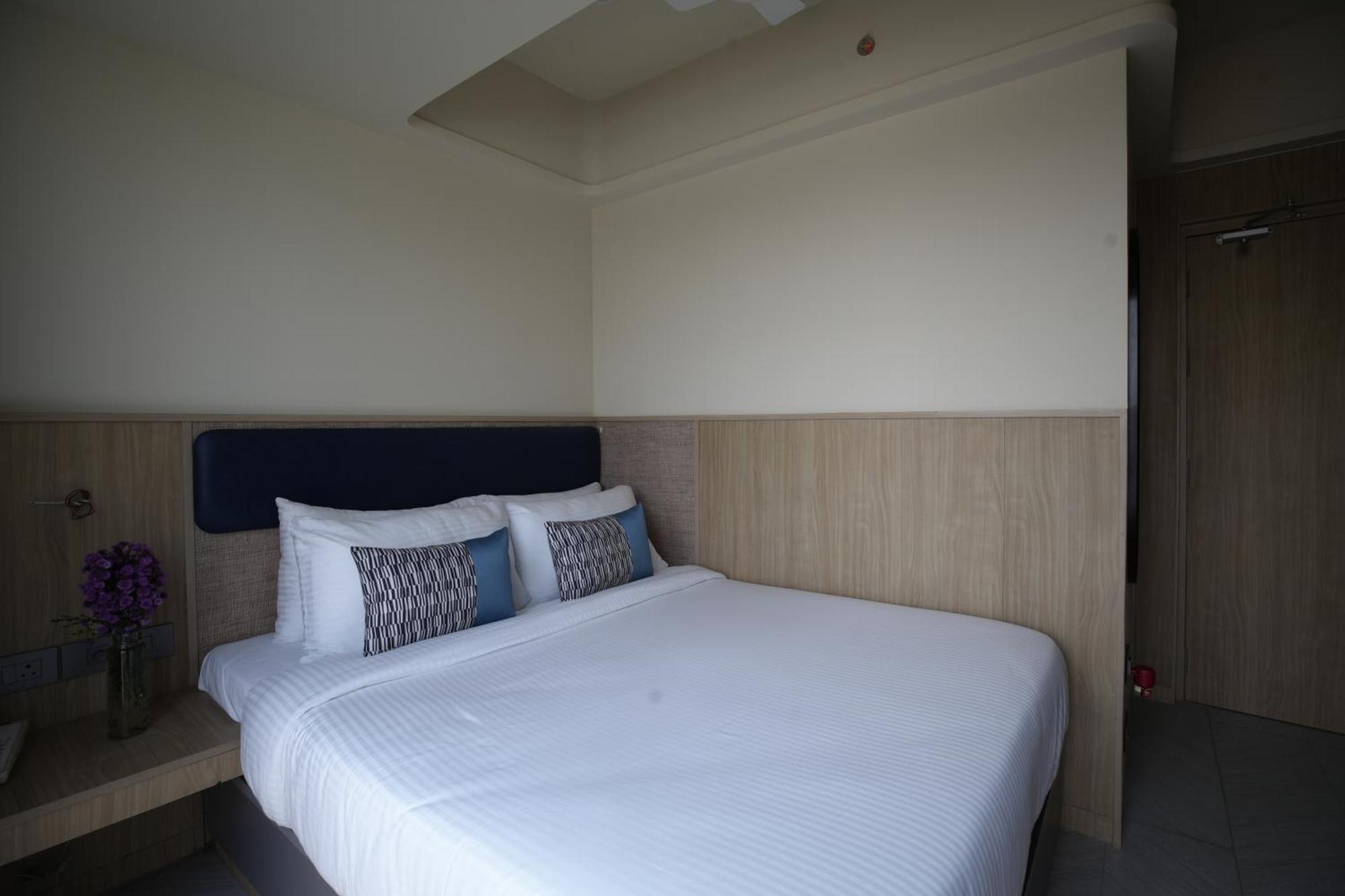 Indie Nesco Goregaon Hotel Mumbai