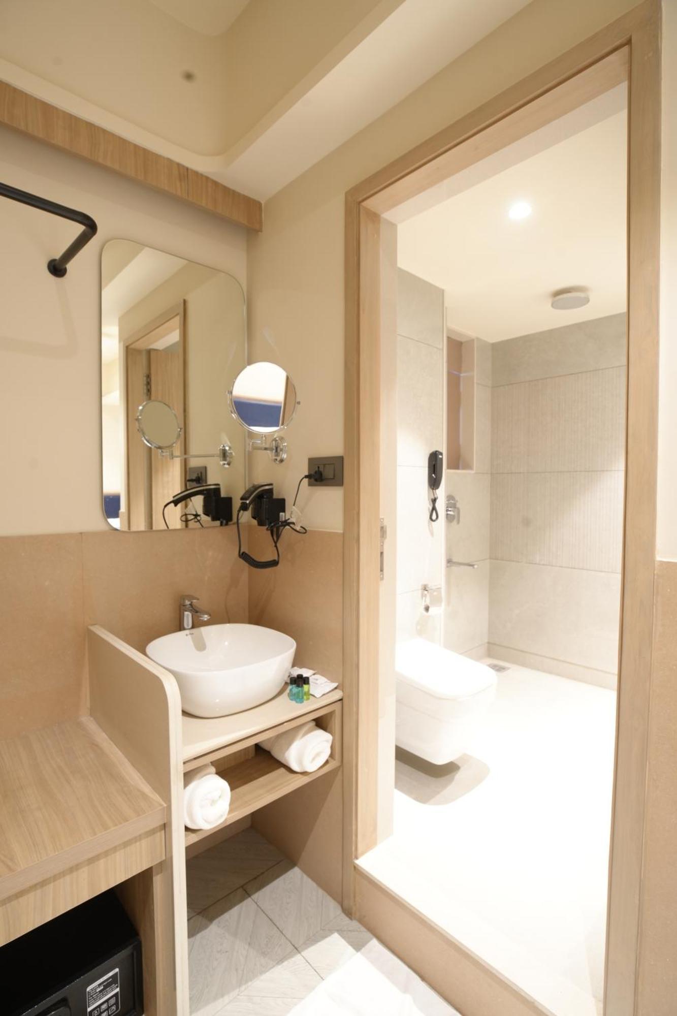 Indie Nesco Goregaon Hotel