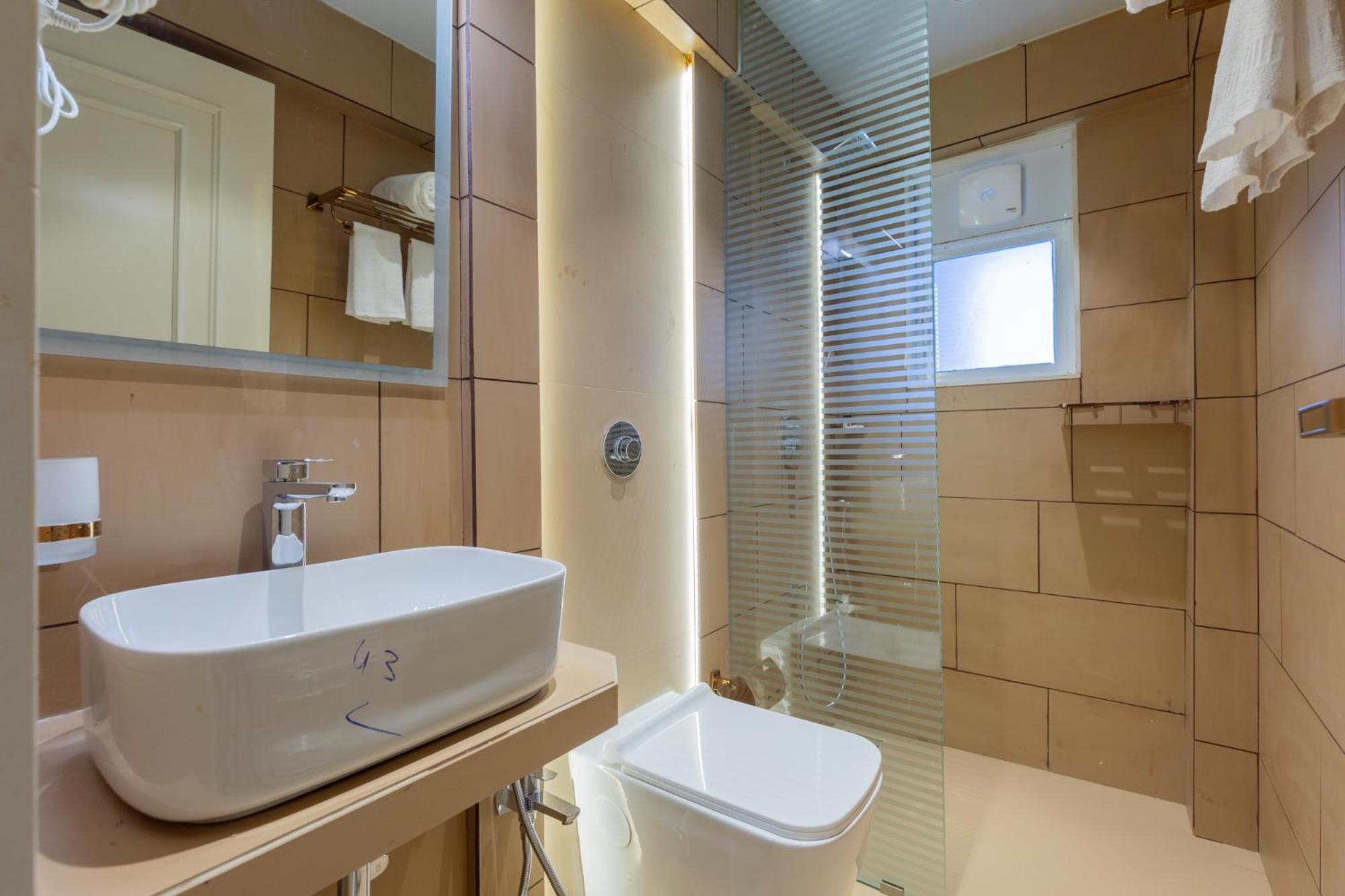 Hotel Home2 Residency, Airport