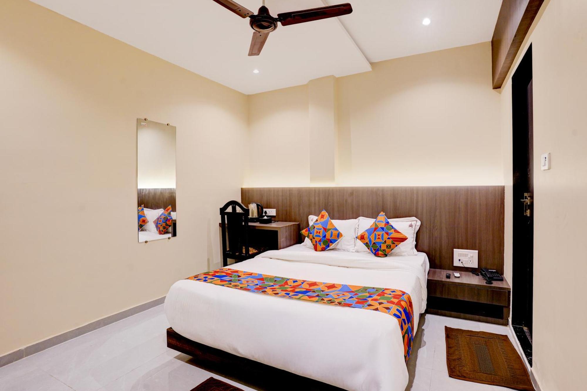 Casa Royal Residency - Exhibition Centre Hotel