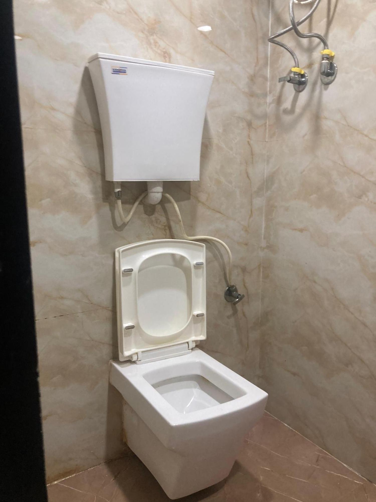 Parle Executive Near Nanavati Hospital - 2* Mumbai