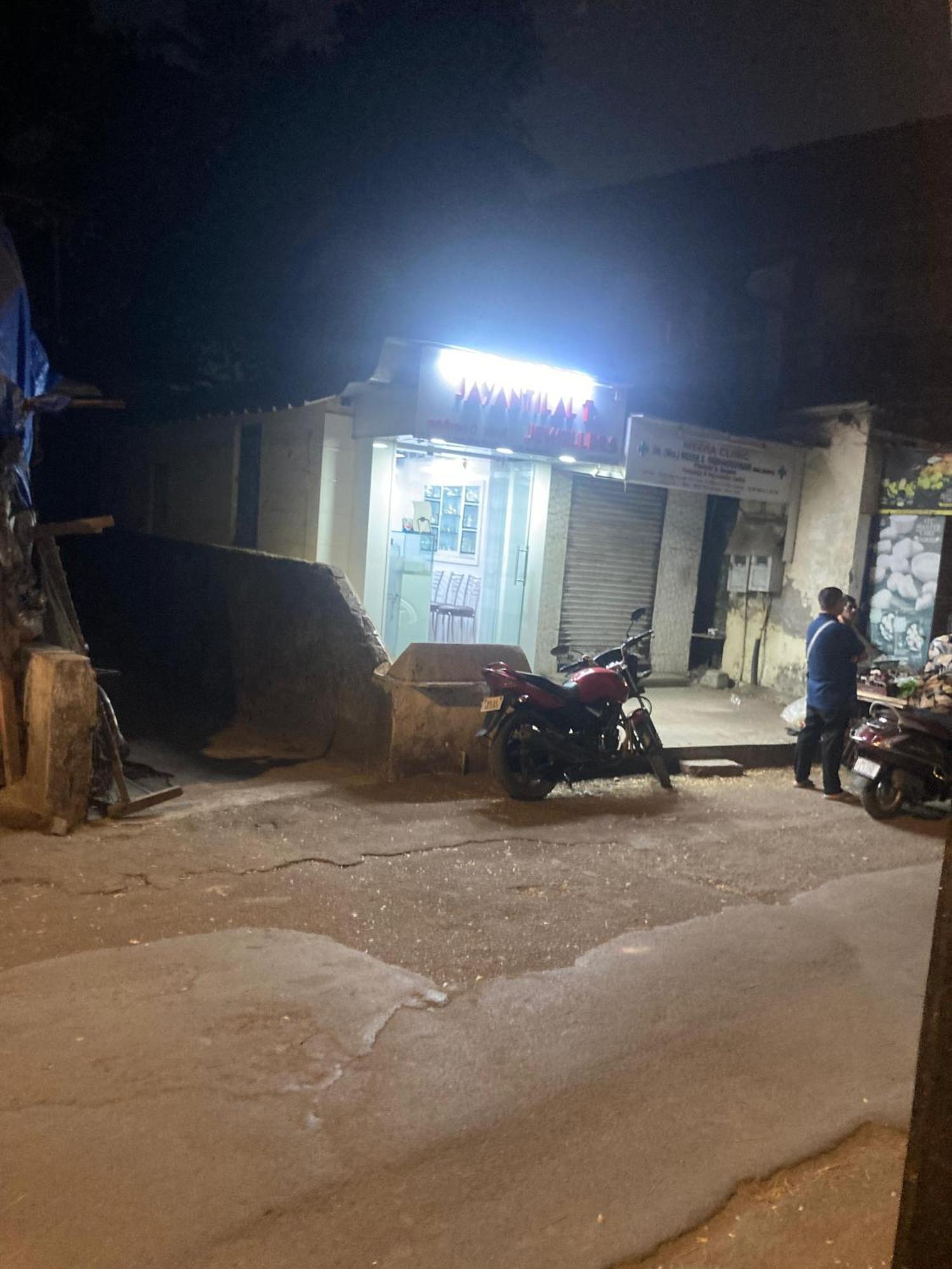 Parle Executive Near Nanavati Hospital - Hotel 2*