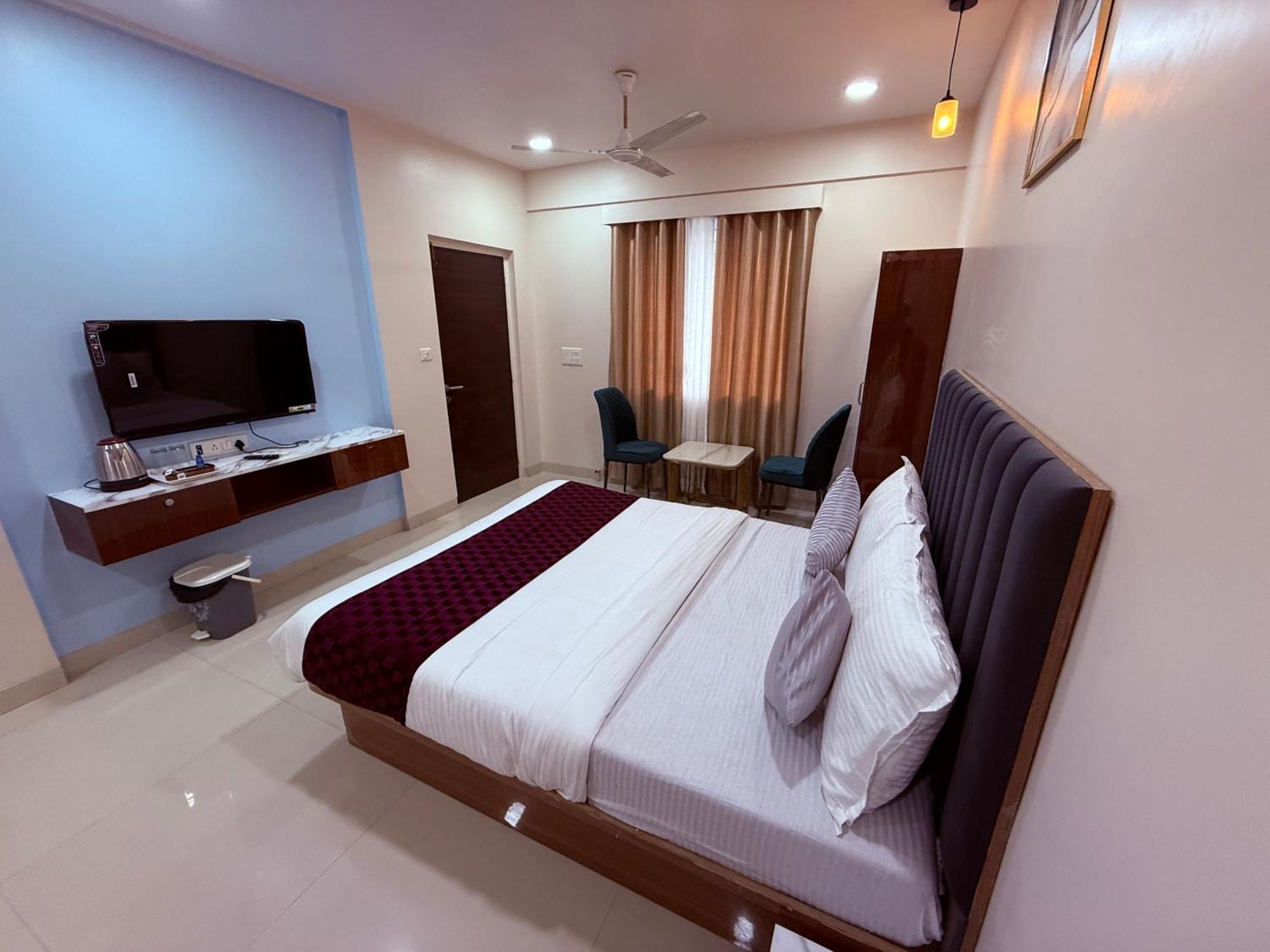 Hotel Silver Leaf - Parle East - Near Airport 3*
