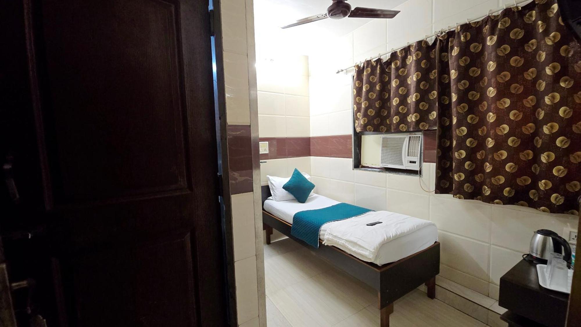 Kamal - Mohammed Ali Road Hotel