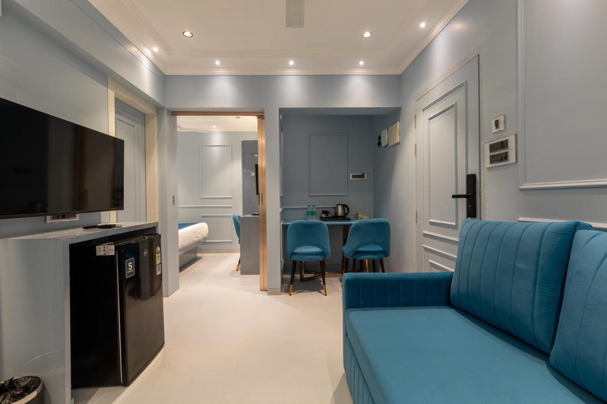 Home2 Residency, Airport