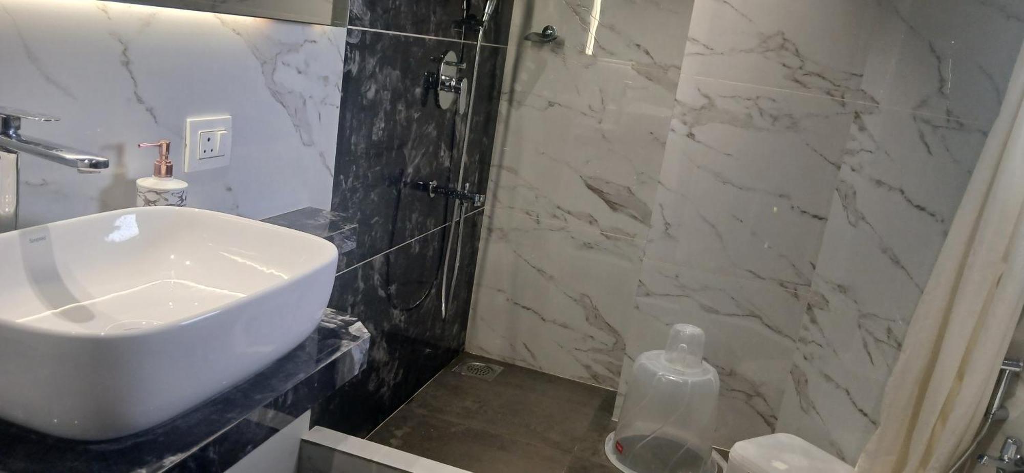 Shine Hospitality Premium Hotel