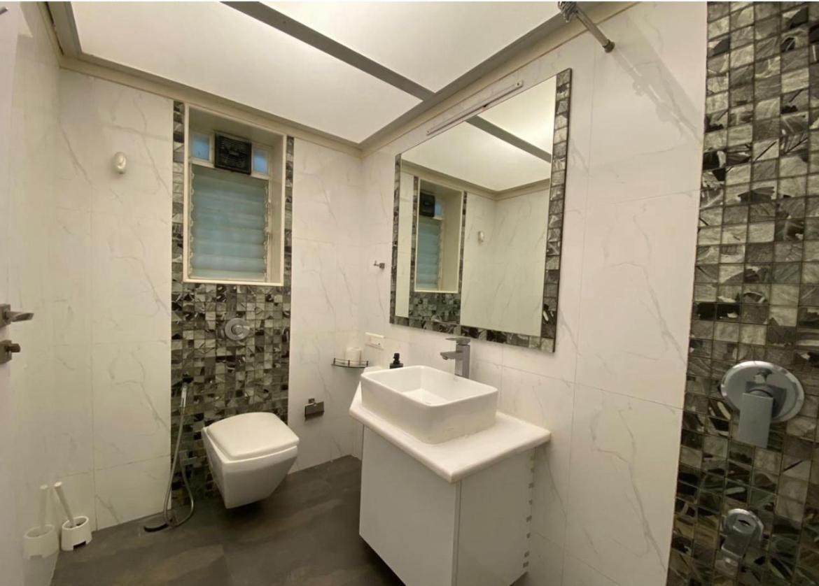 One Bedroom Cozy In Shared At Bandra Mumbai