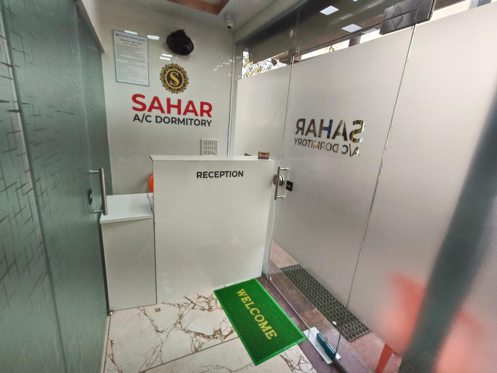 Sahar Ac - Andheri - Near International Airport - Male Guest Only