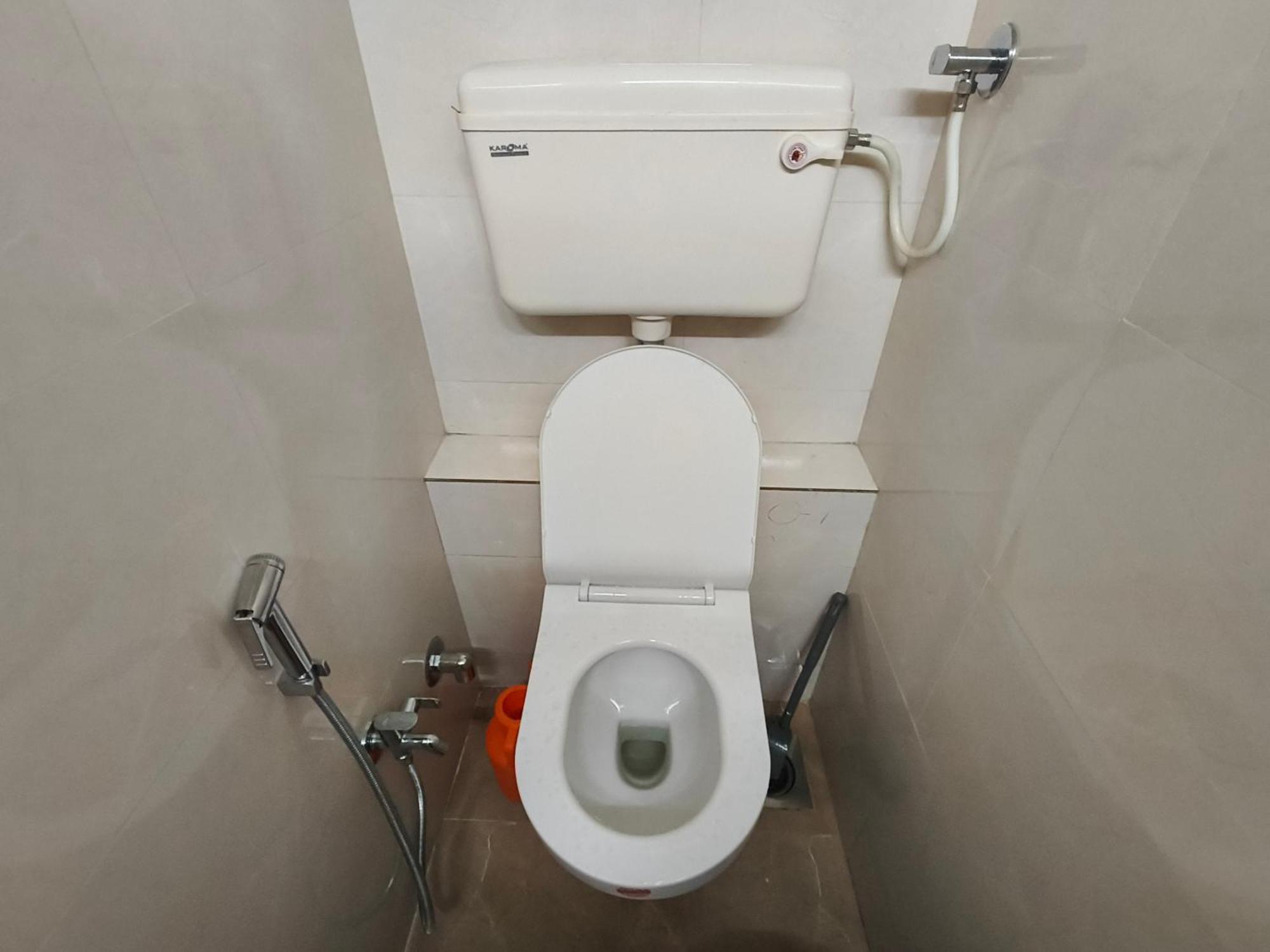 Sahar Ac - Andheri - Near International Airport - Male Guest Only