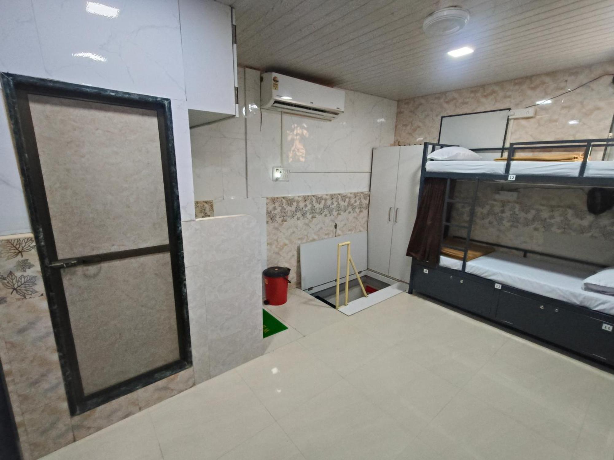 Hostel Sahar Ac - Andheri - Near International Airport - Male Guest Only Mumbai