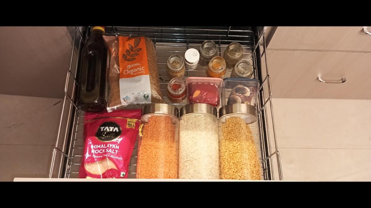 Apartment Sea-view Premium 2bhk 950sqft, Parking, Andheri W *