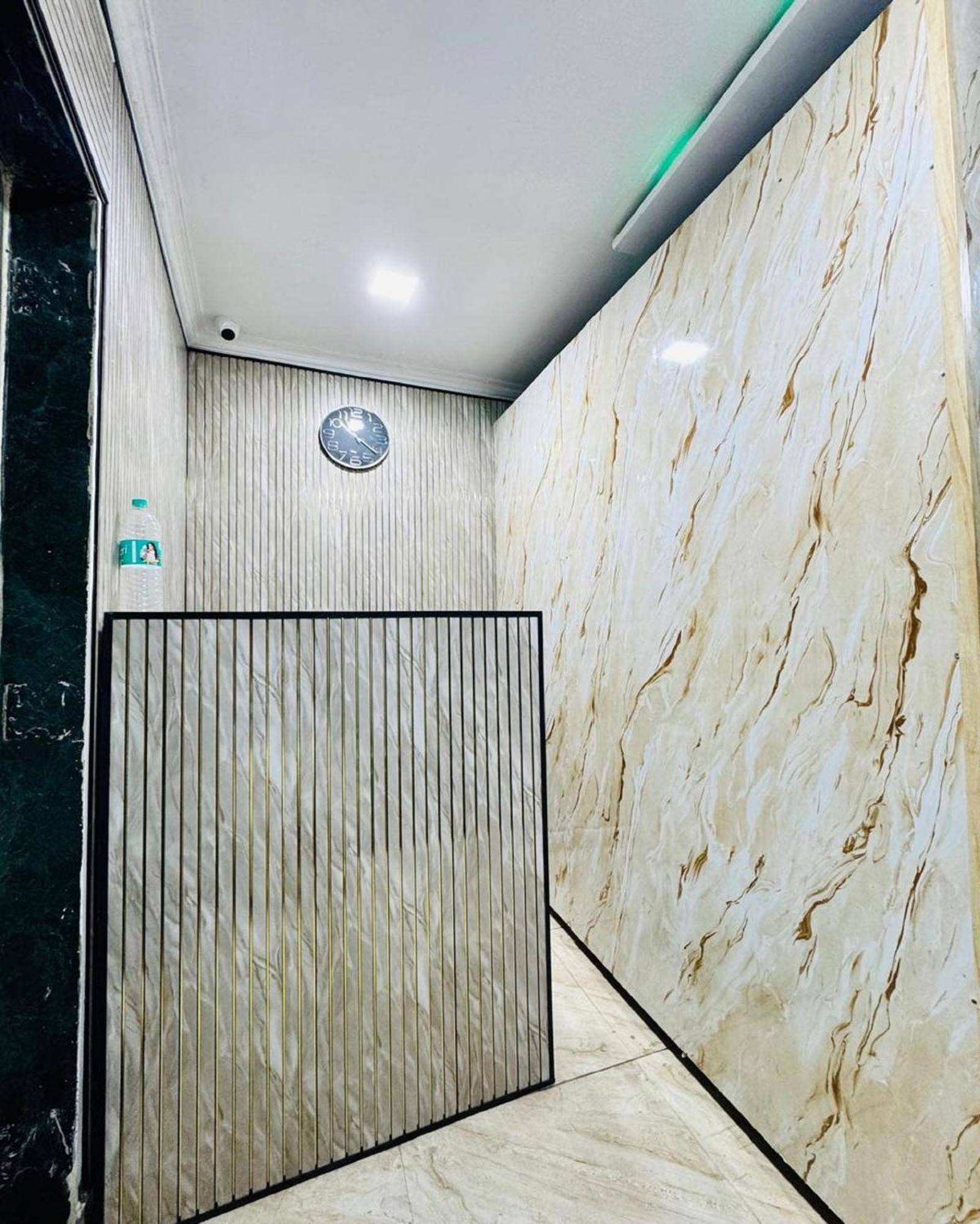 Blue Near International Airport T2 Apartment Mumbai