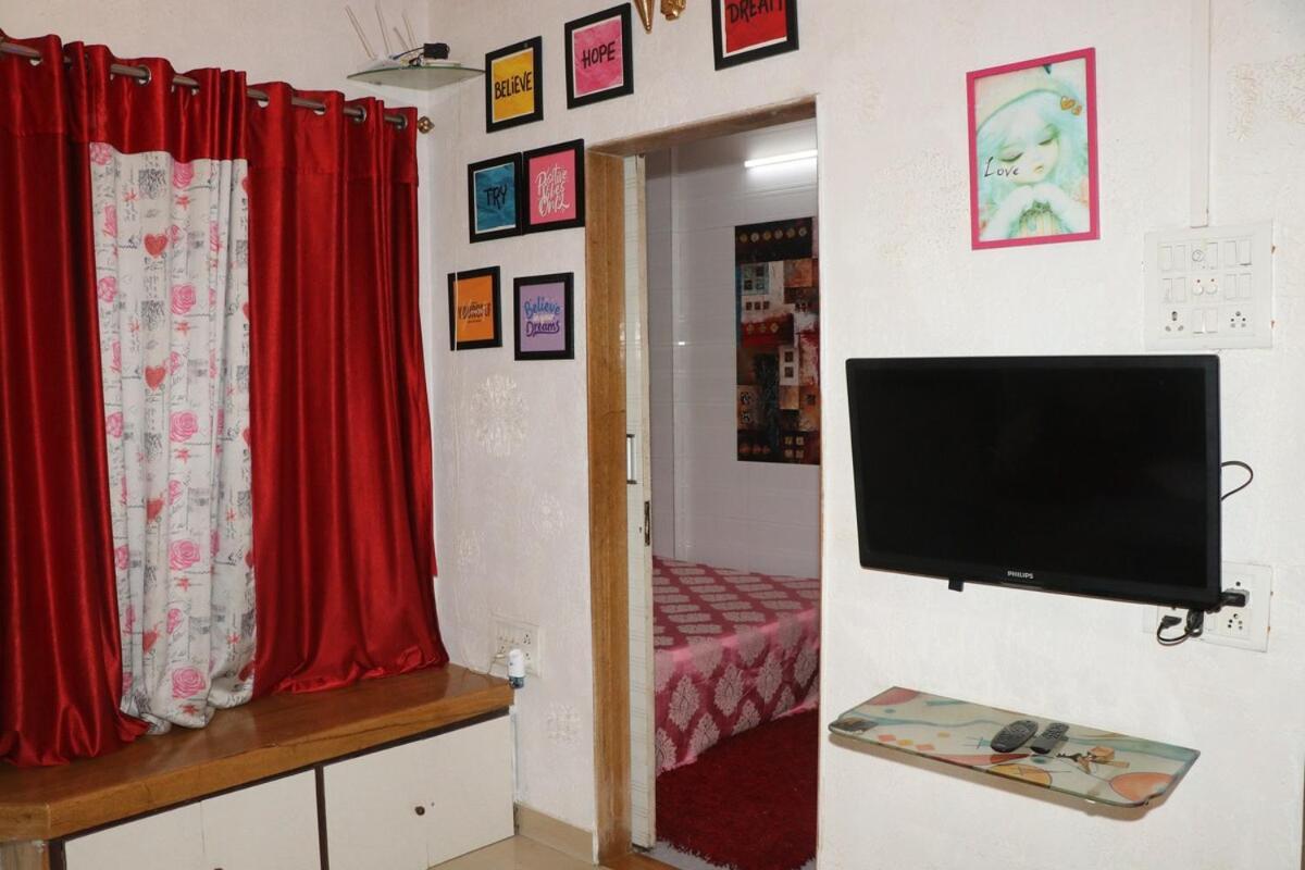 Dream At Malad West! Apartment *