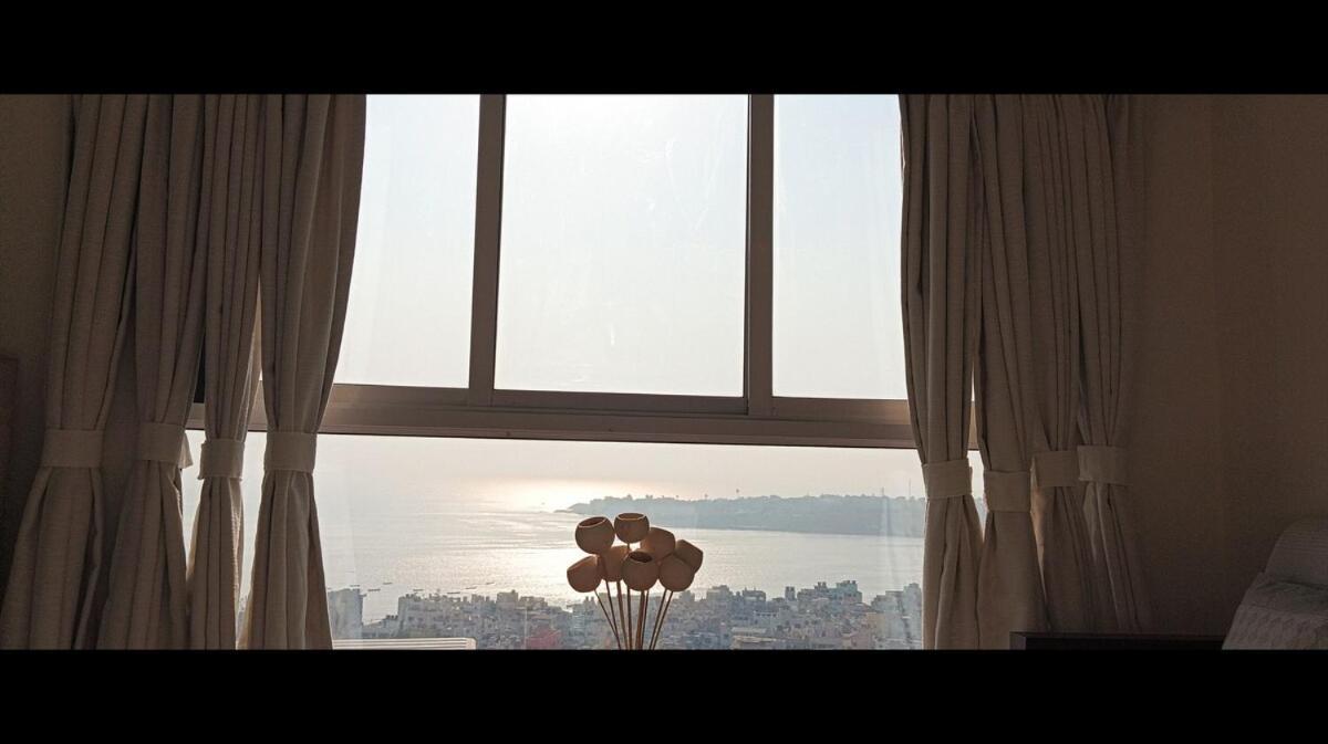 Apartment Sea-view Premium 2bhk 950sqft, Parking, Andheri W *