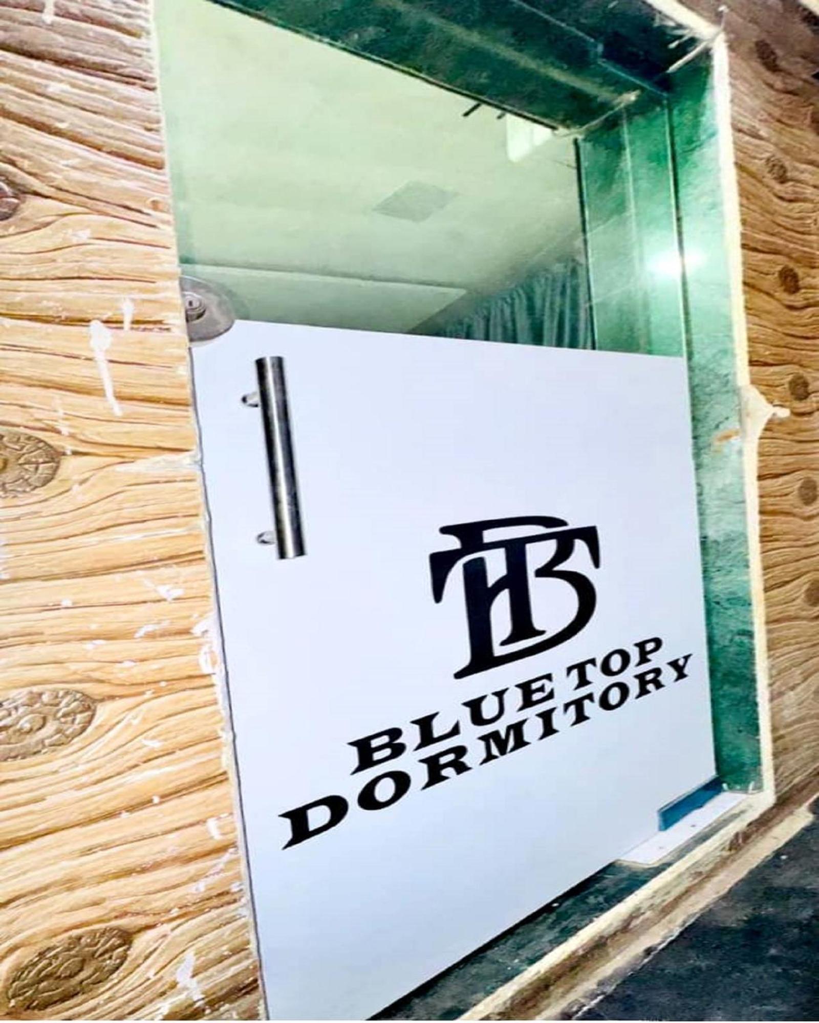 Apartment Blue Near International Airport T2 Mumbai