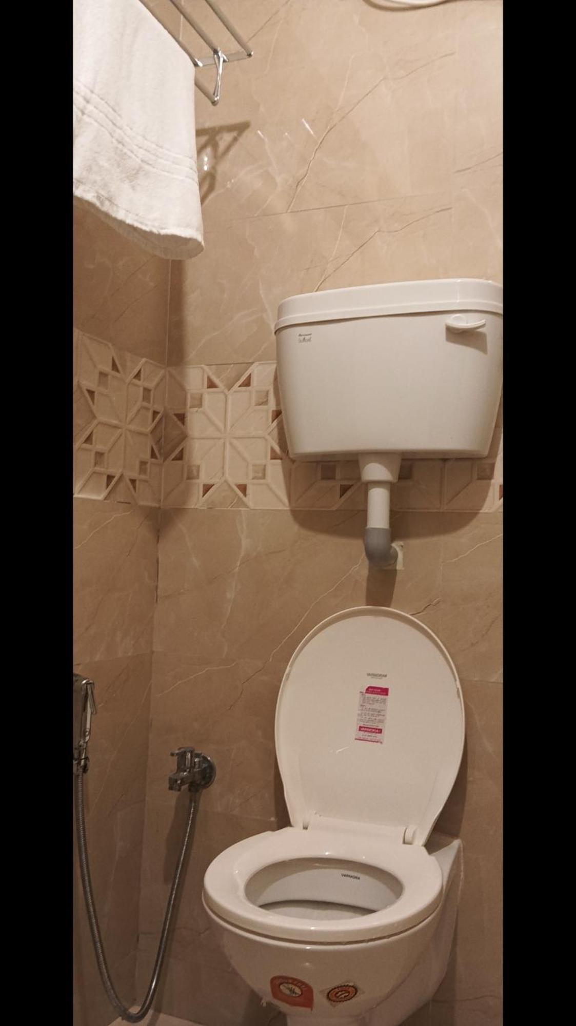 Sea-view Premium 2bhk 950sqft, Parking, Andheri W Mumbai