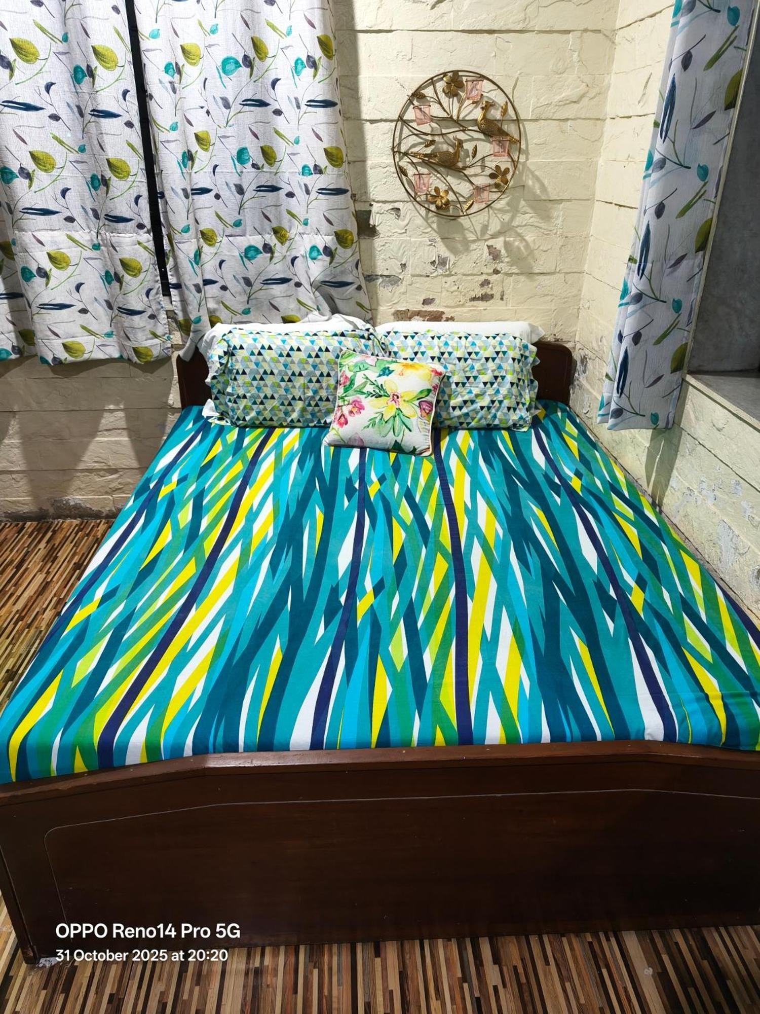 Seaface Bldg 1bhk 0r 2 Bhk 0r Pvt Luxe Service Flat,