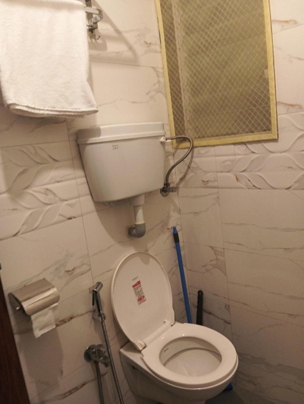 Sea-view Premium 2bhk 950sqft, Parking, Andheri W