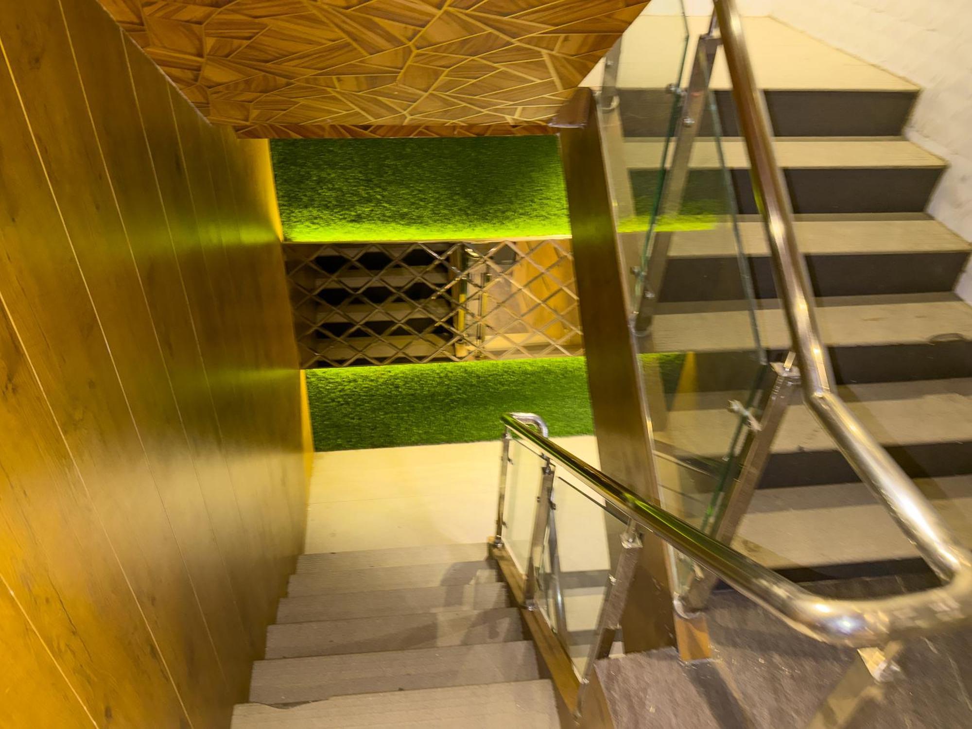 Hotel Hometown Near Us Embassy Bkc 3*