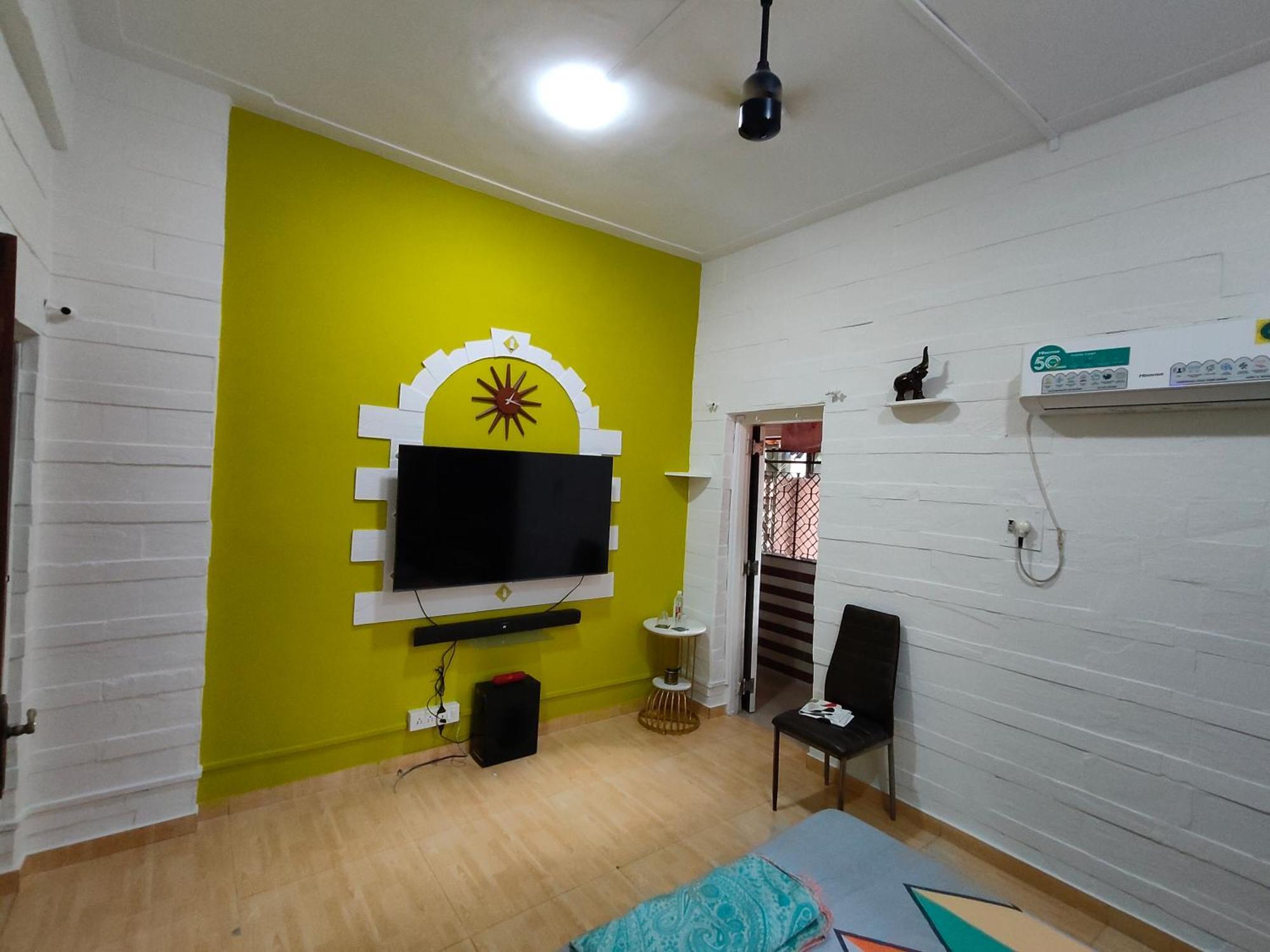 Seaface Bldg 1bhk 0r 2 Bhk 0r Pvt Luxe Service Flat, Apartment