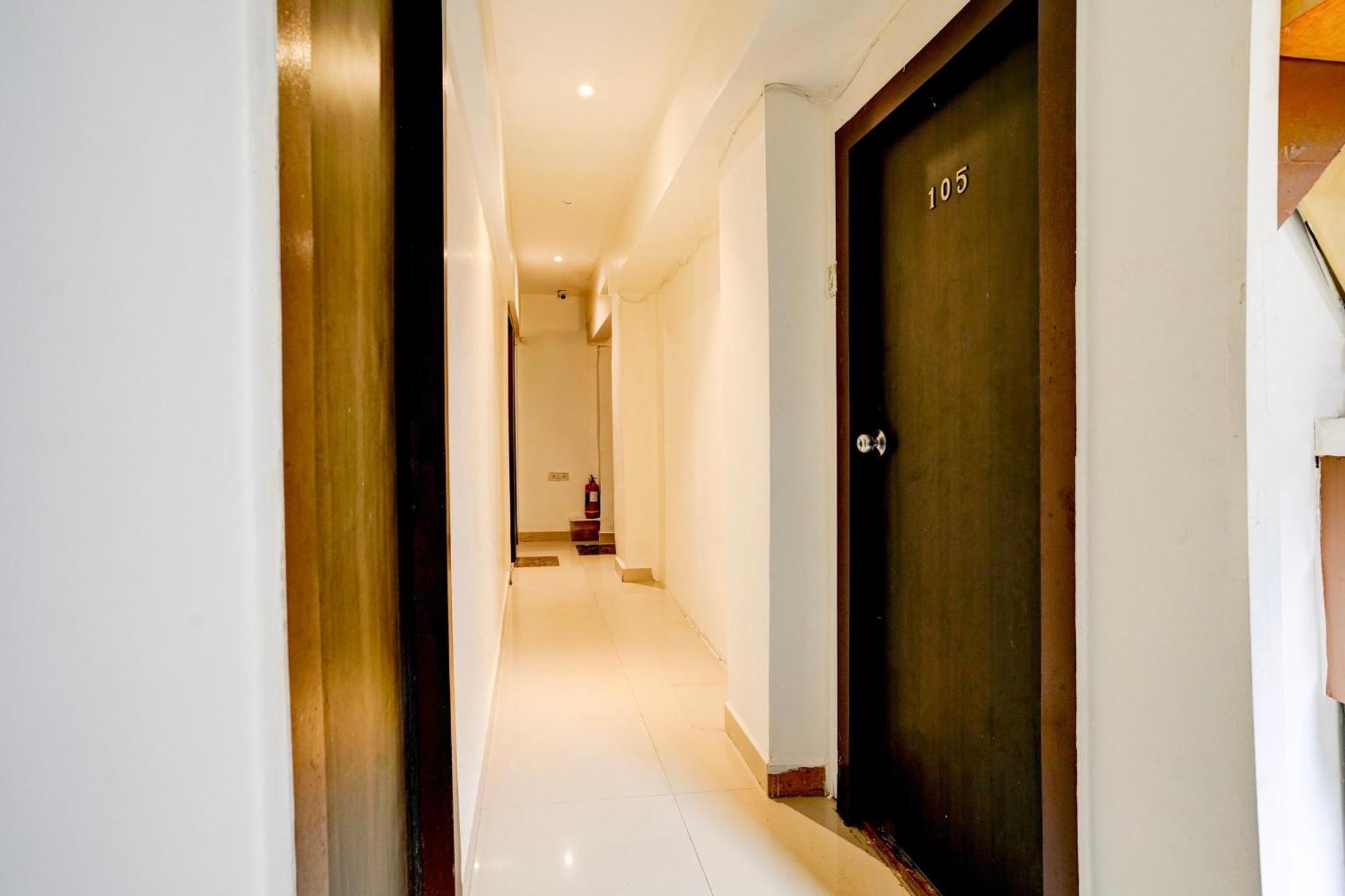 Oyo 77012 Hotel Moss View - Moca Mumbai