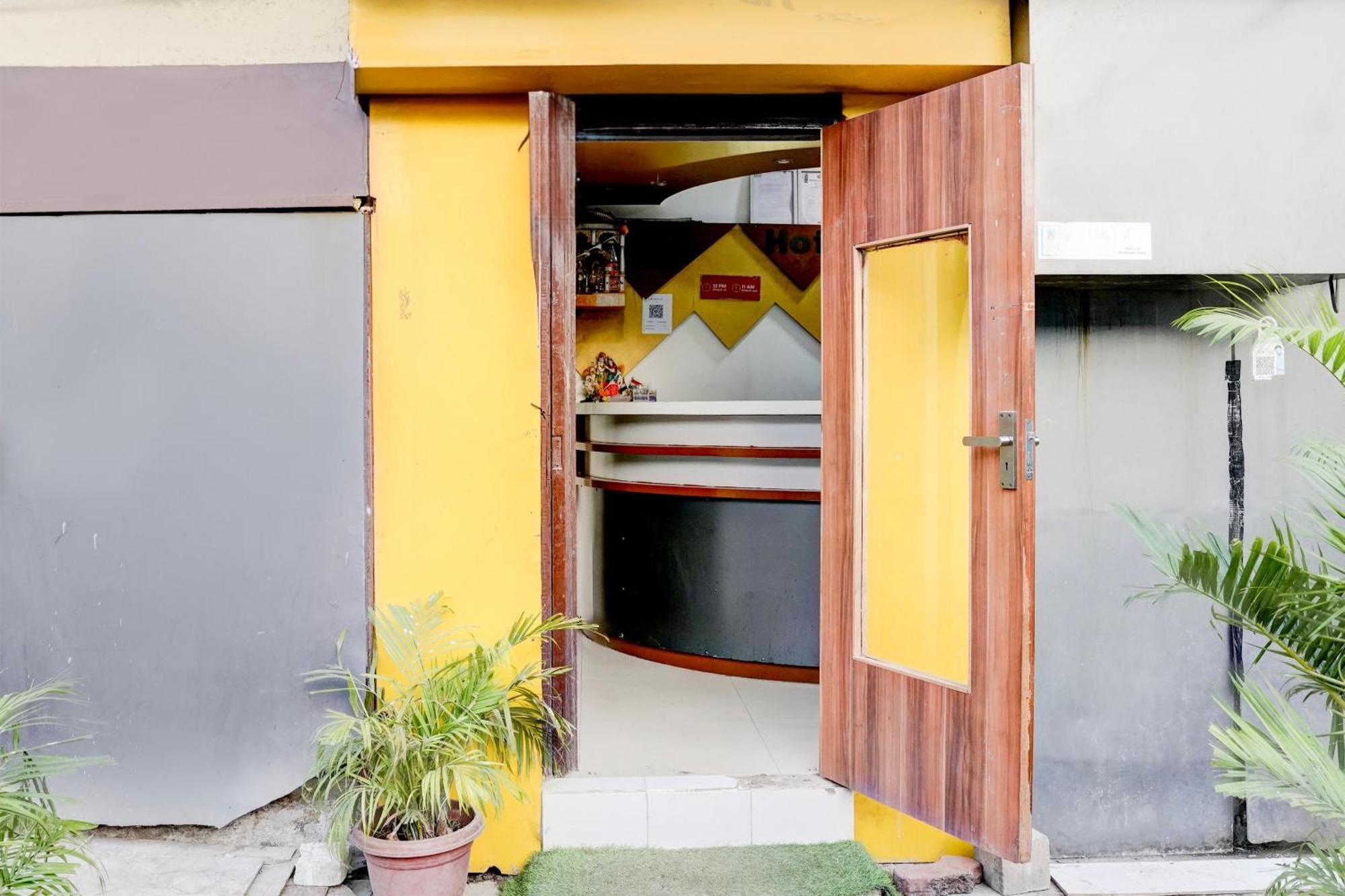 Oyo 77012 Hotel Moss View - Moca Mumbai