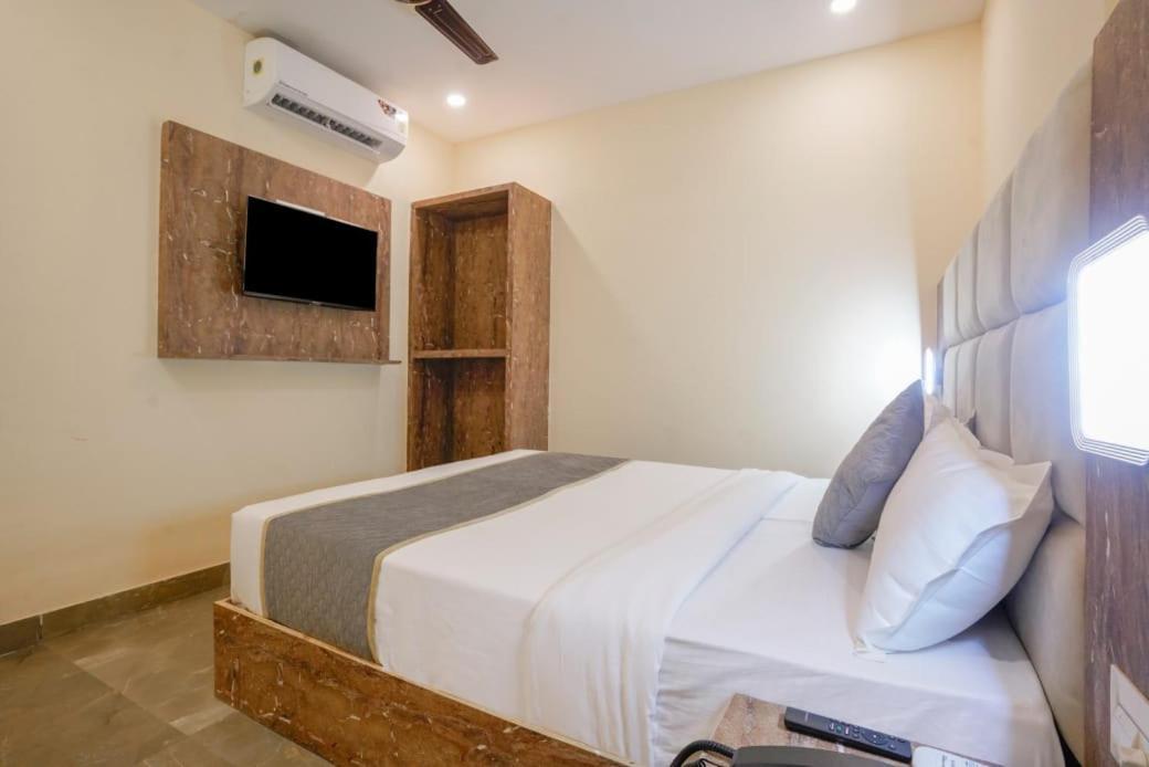 Crystal By Glitz Hotel Mumbai