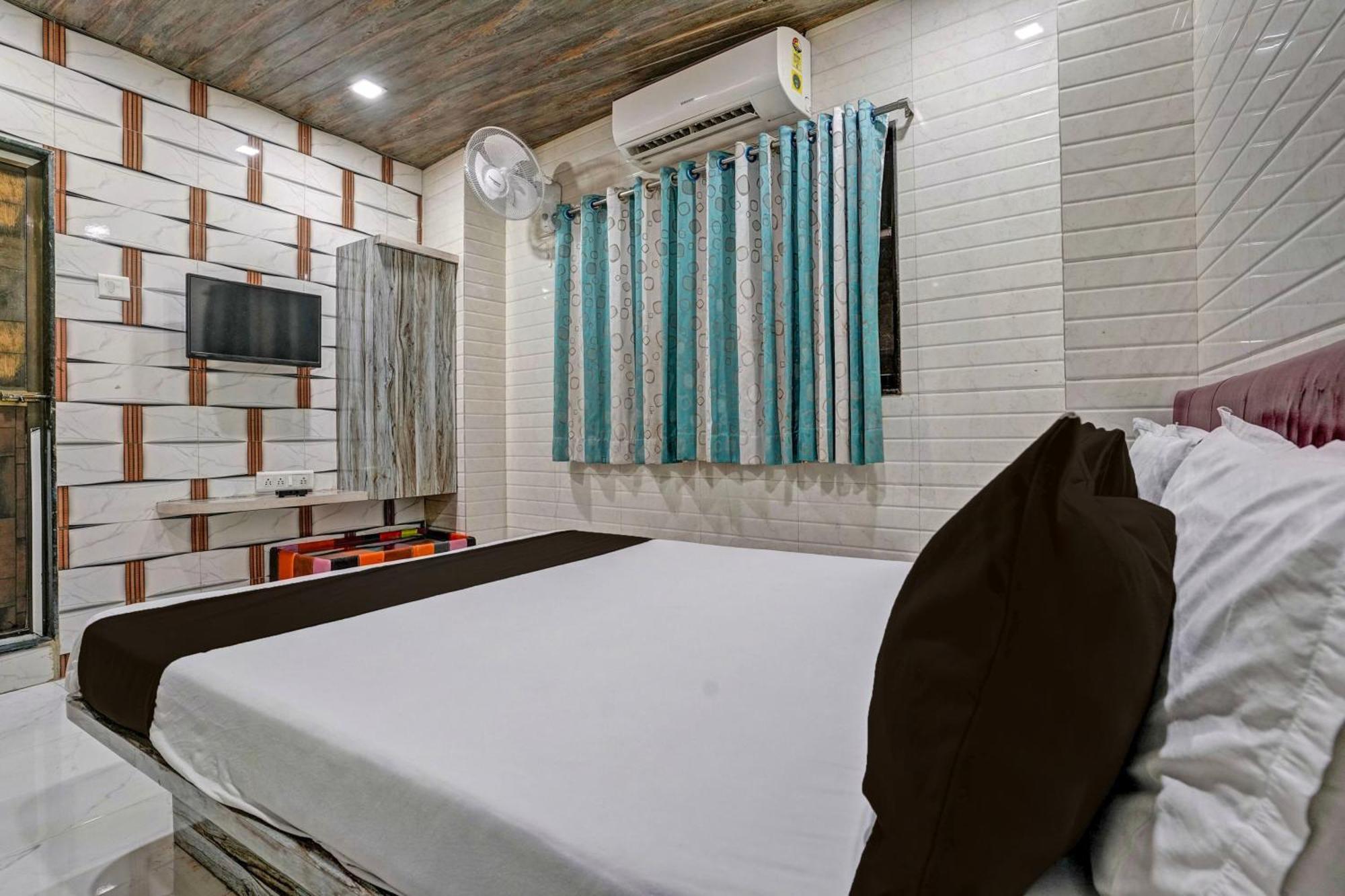 O Taj And Boarding 4*