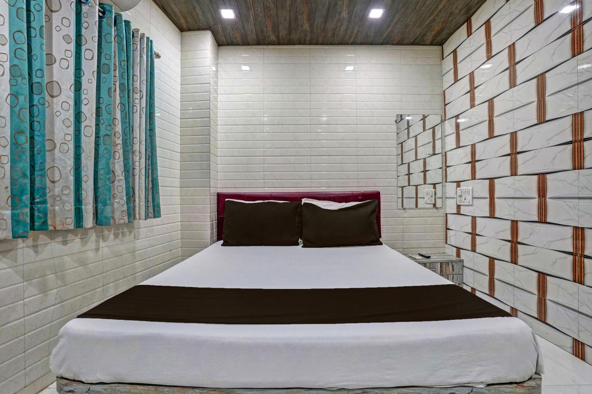 Hotel O Taj And Boarding Mumbai