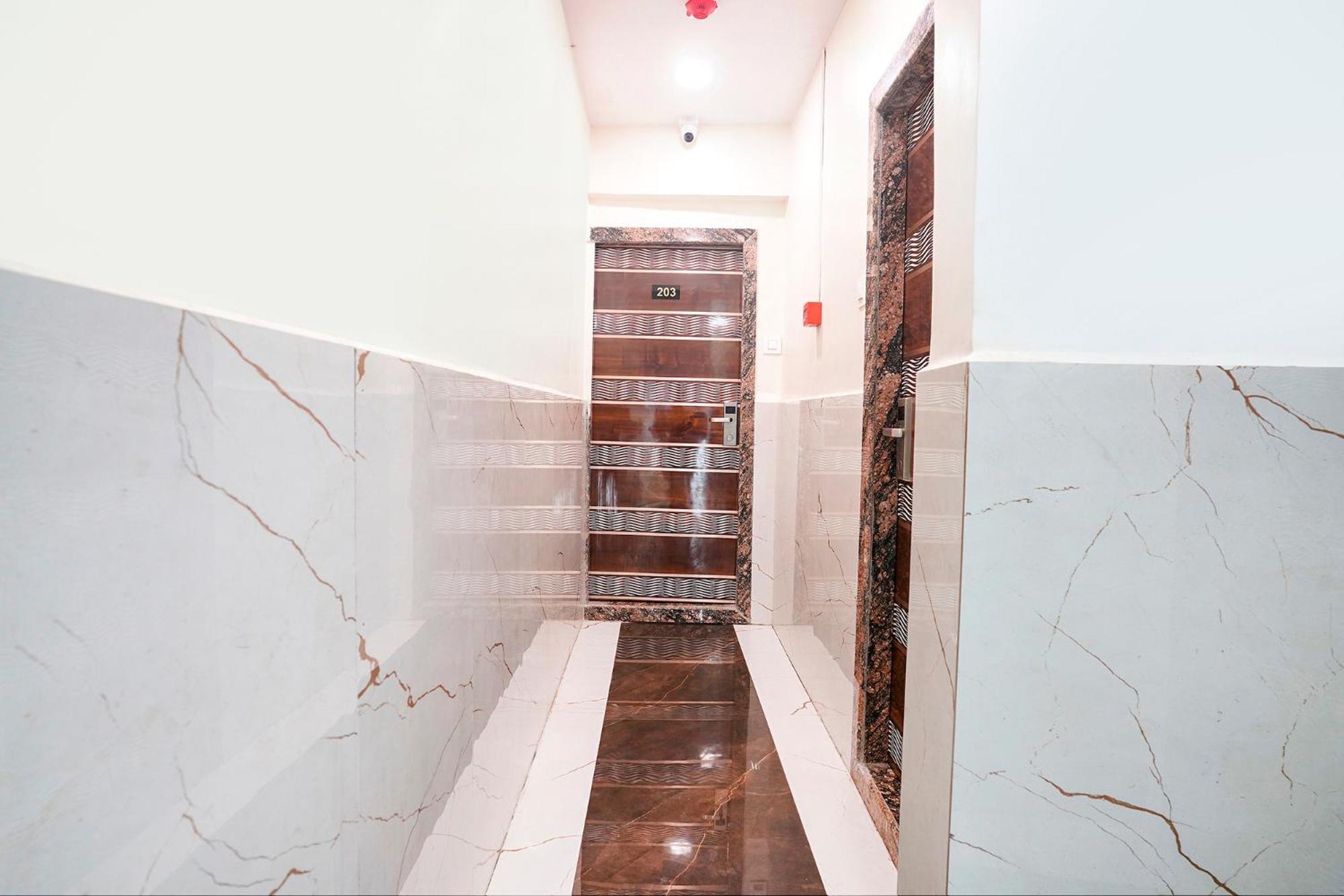 Eldoria Palace - Near Us Consulate & Bkc