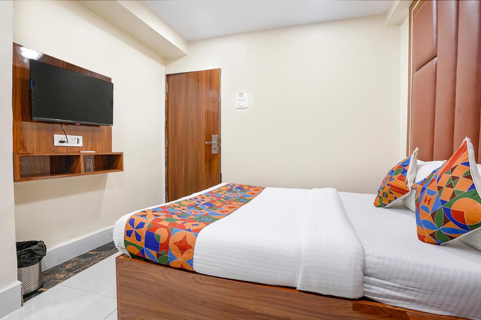 Hotel Eldoria Palace - Near Us Consulate & Bkc