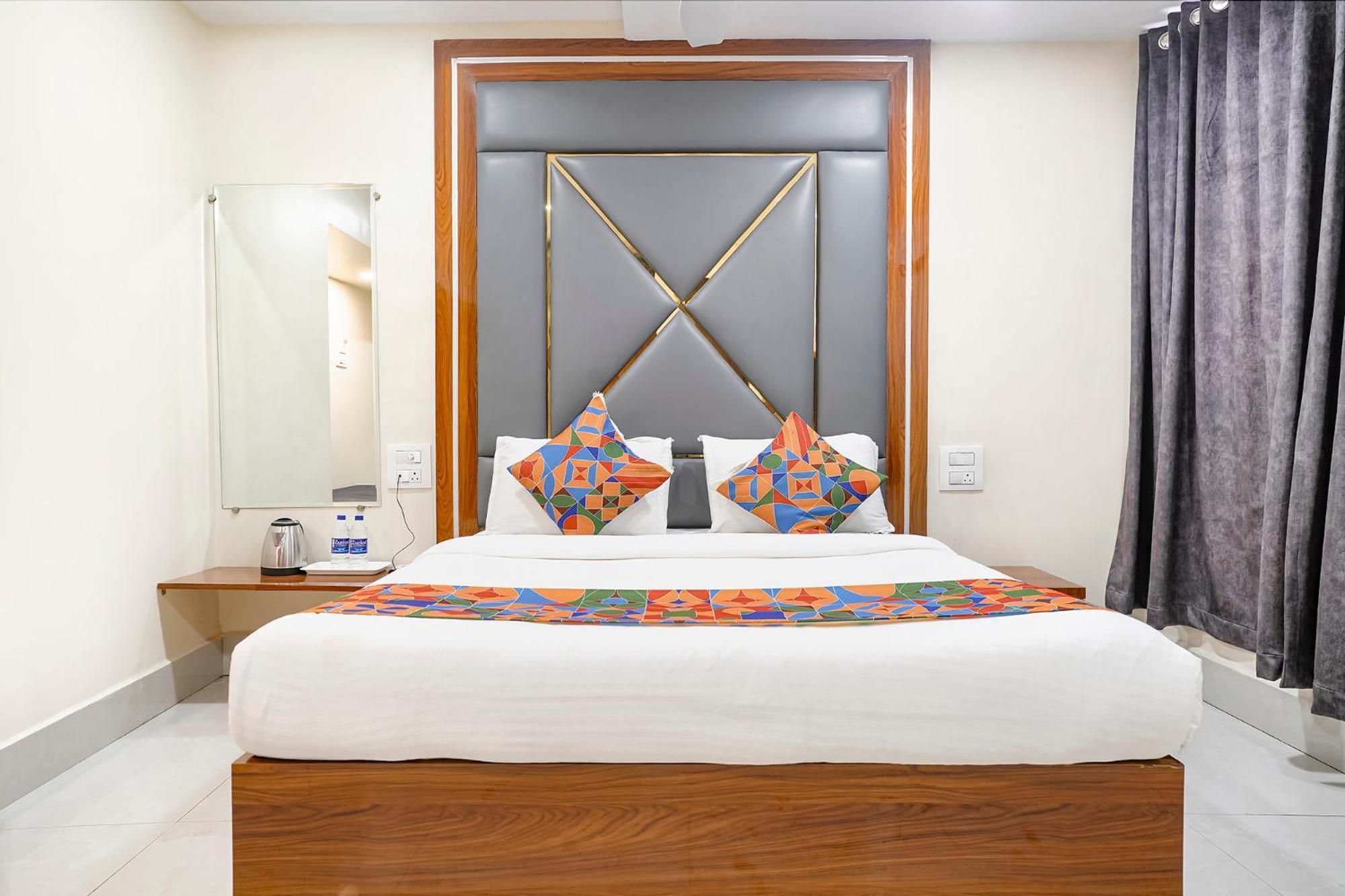 Eldoria Palace - Near Us Consulate & Bkc