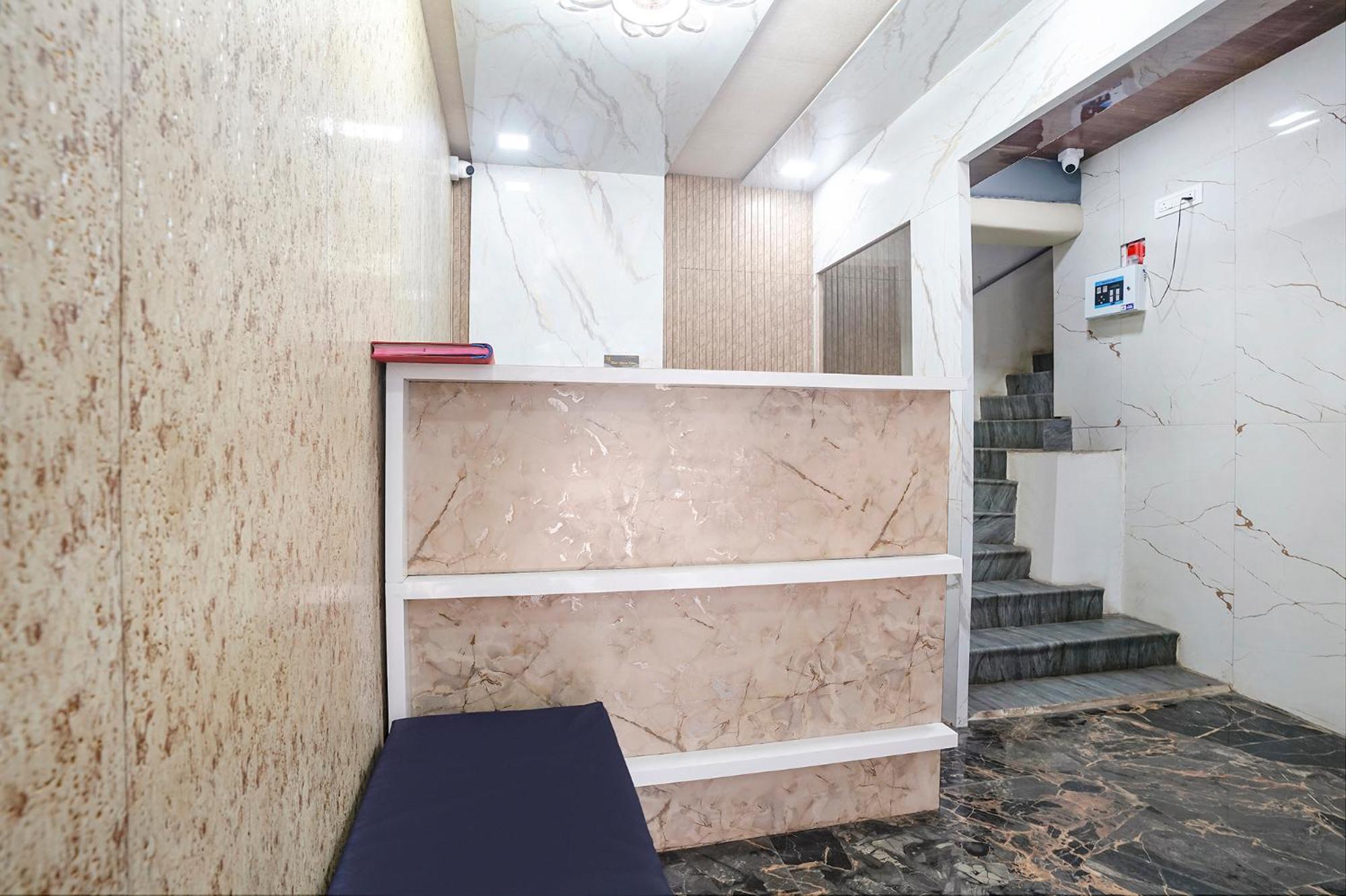 Eldoria Palace - Near Us Consulate & Bkc Hotel