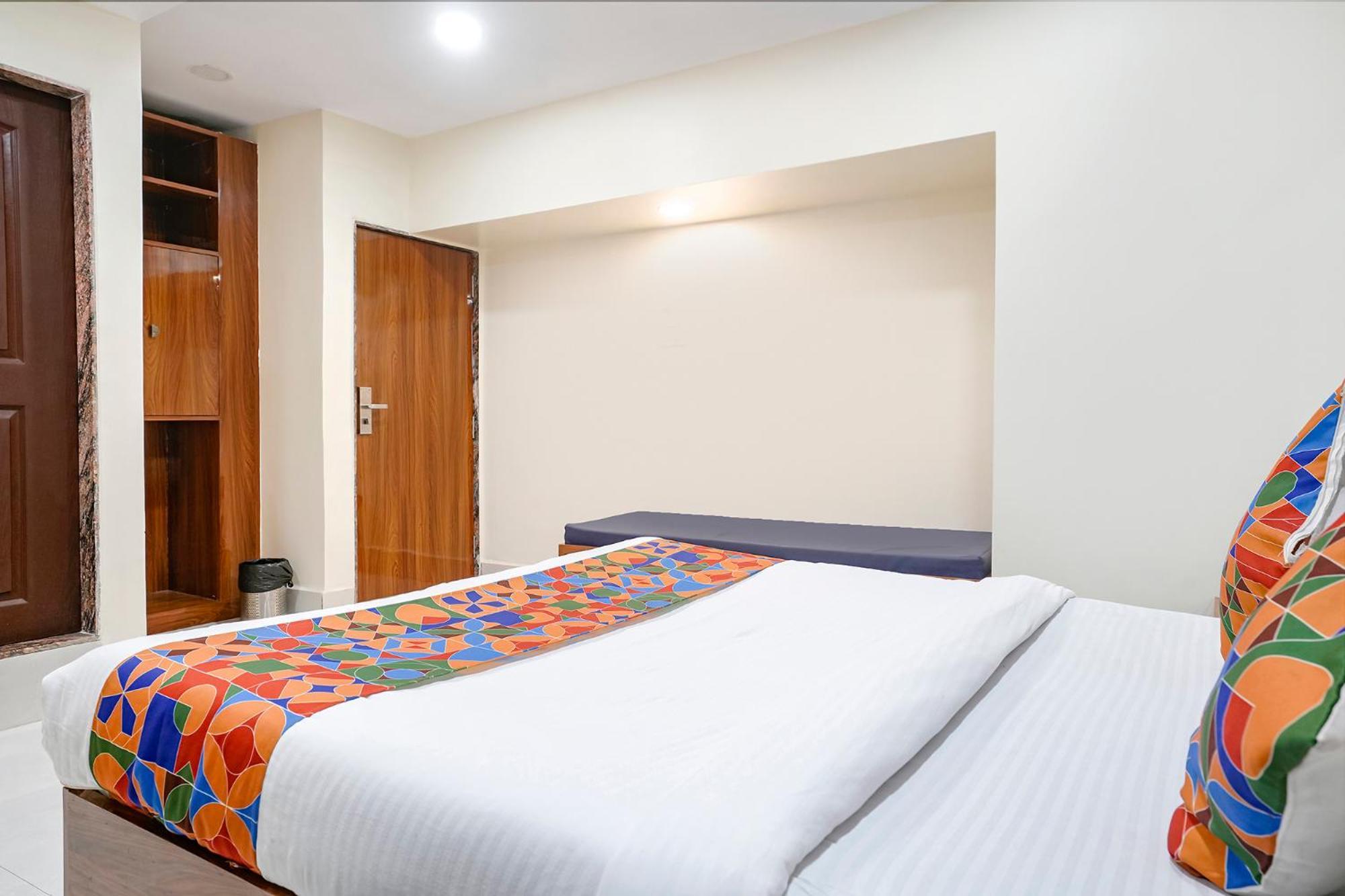 Hotel Eldoria Palace - Near Us Consulate & Bkc *