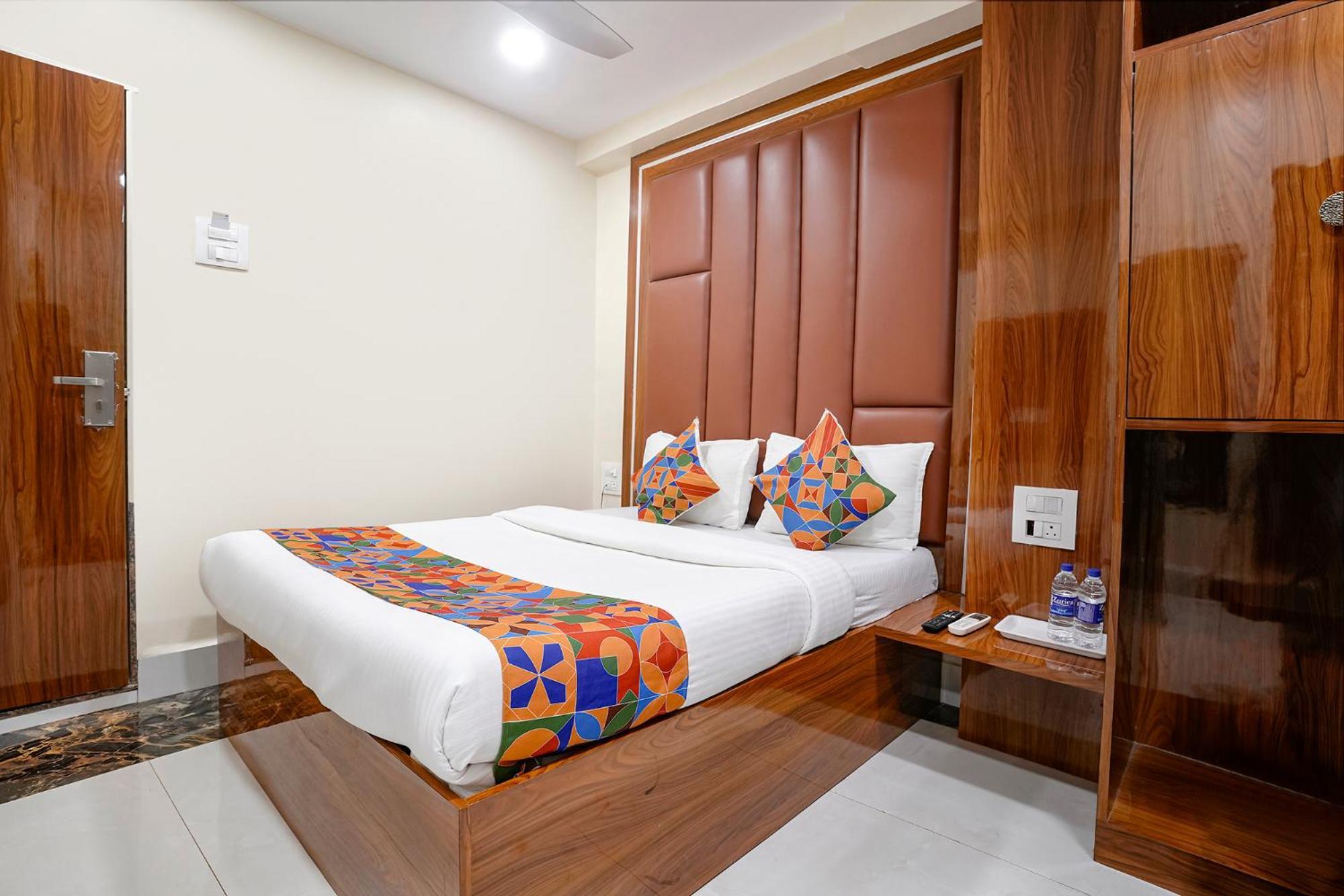 Hotel Eldoria Palace - Near Us Consulate & Bkc