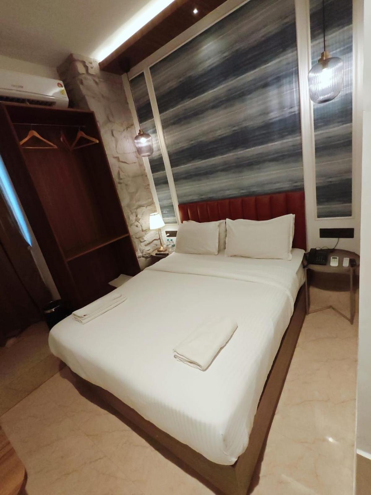 Hotel Palm Breeze - Colaba