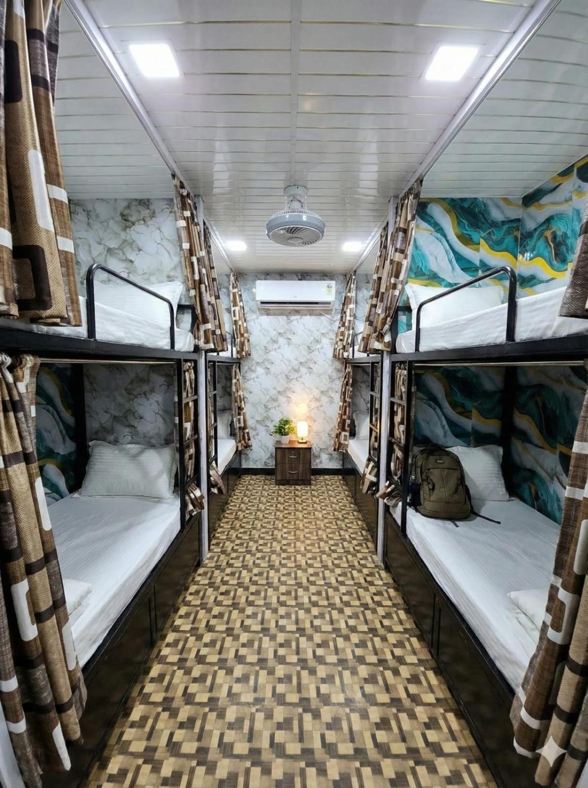 Nithyanand Male Cabinstay Mumbai