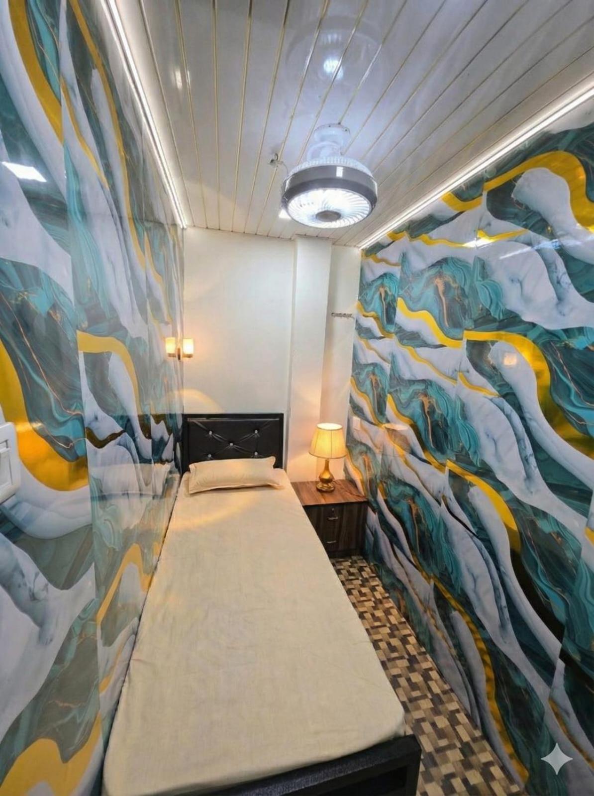 Nithyanand Male Cabinstay Mumbai