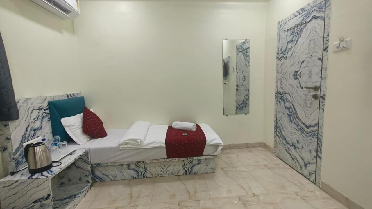 Glow Star Hotel Mumbai