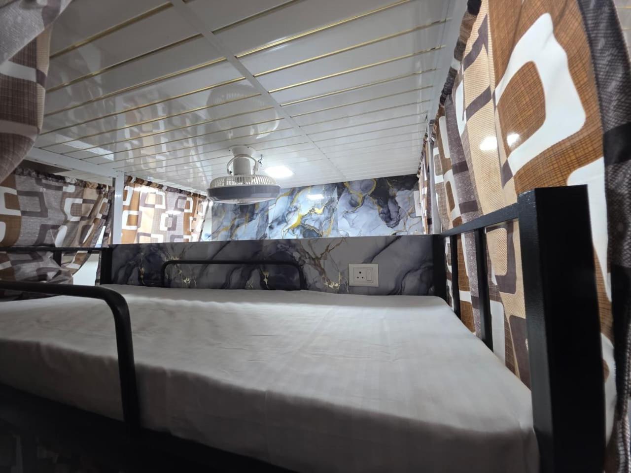 Hostel Nithyanand Male Cabinstay