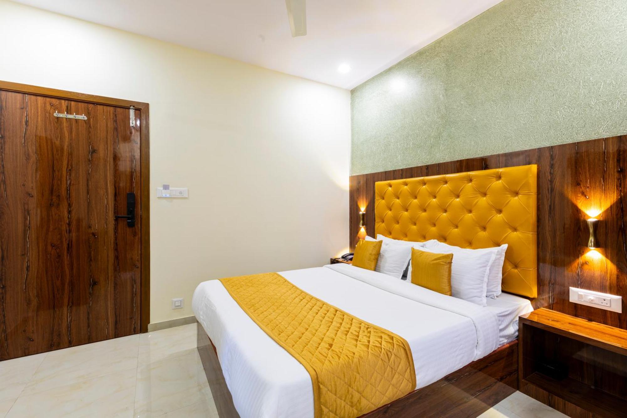 Imperial Near Haji Ali Hotel 3*