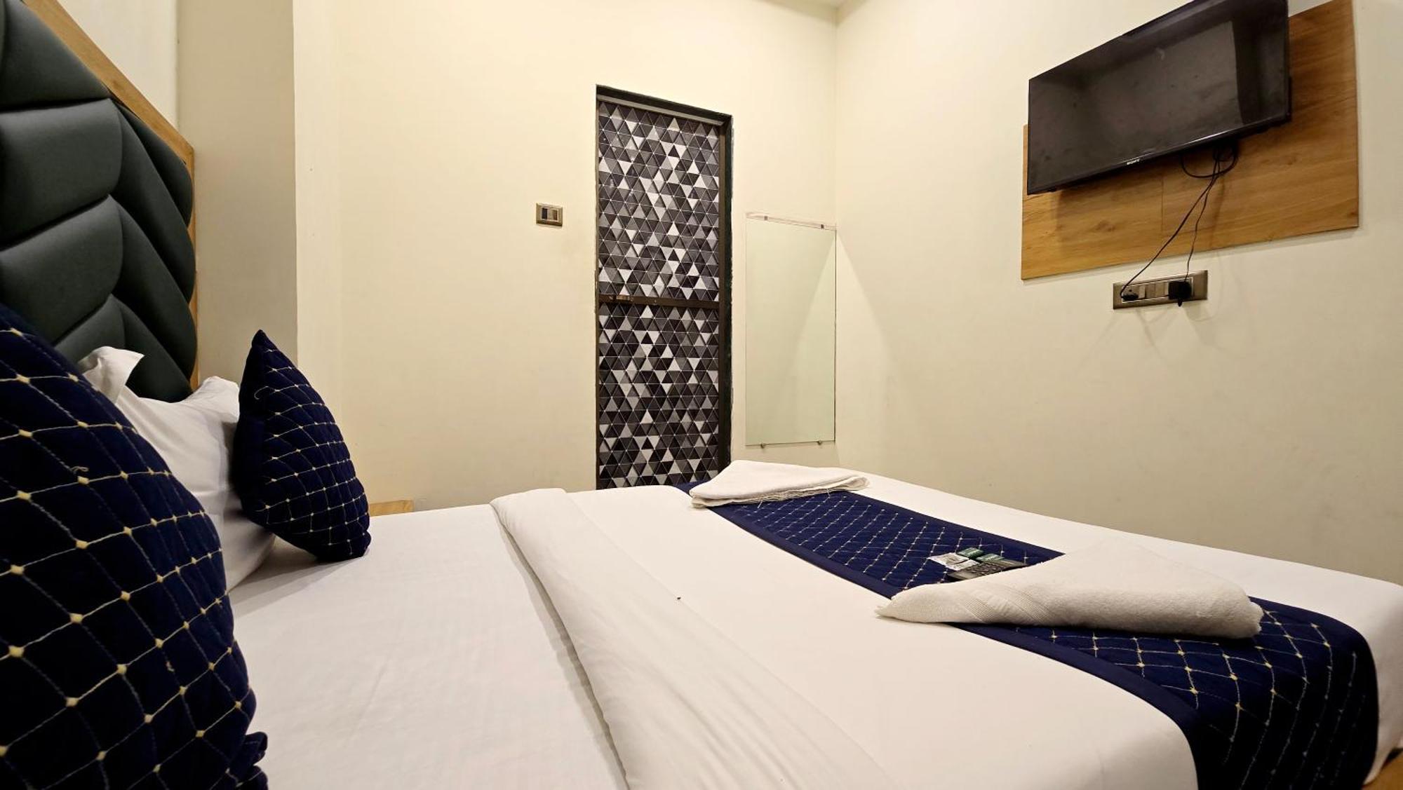 Hotel Smooth Checkin By Edition Blue - Mumbai