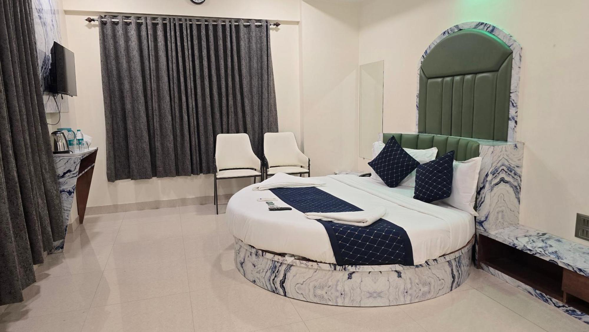 Hotel Smooth Checkin By Edition Blue -