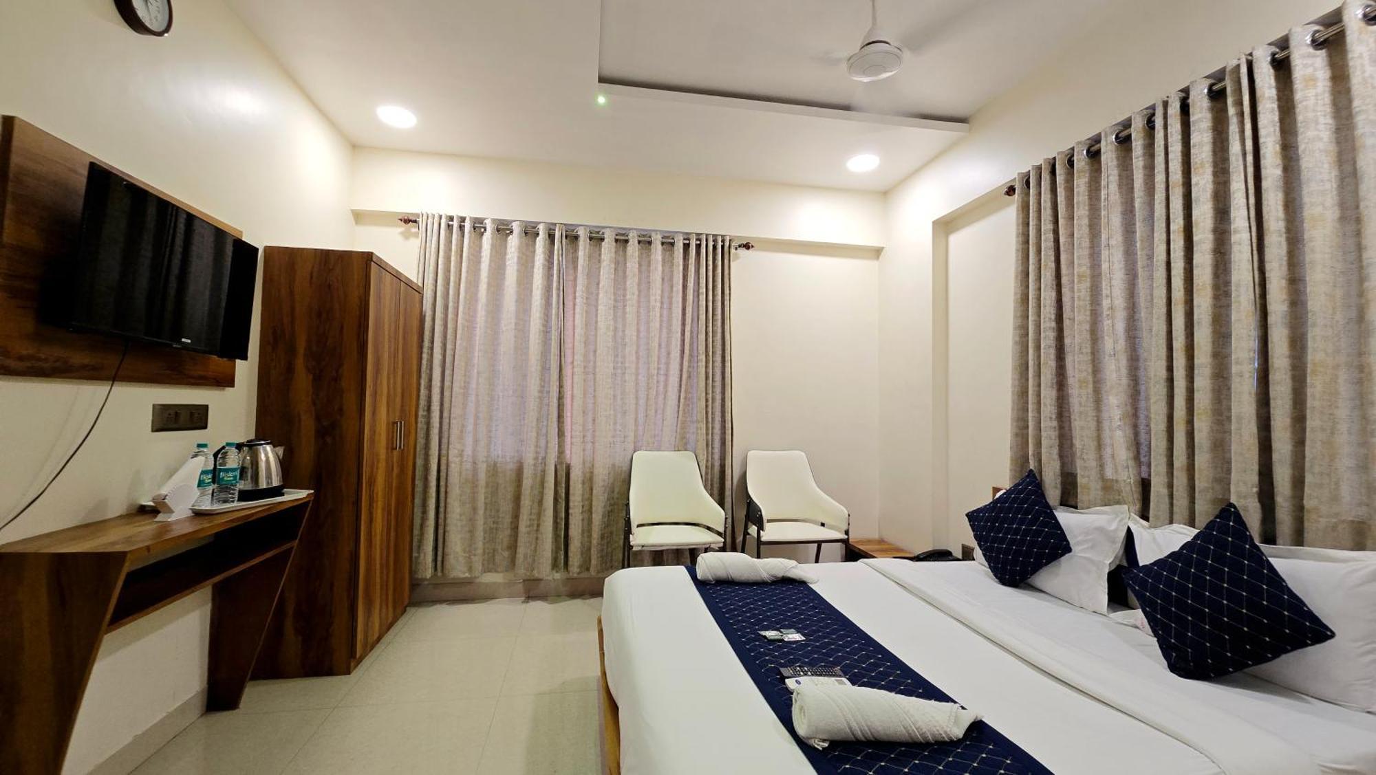 Hotel Smooth Checkin By Edition Blue -