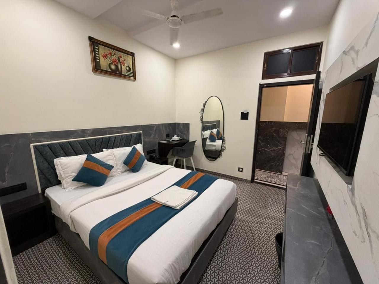 Diamond - Lokhanwala Andheri